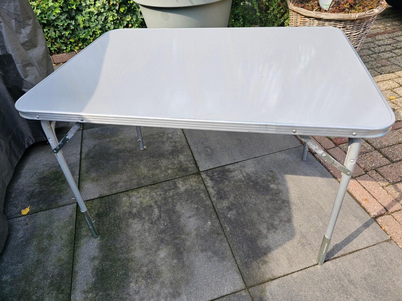 CAMPING TAFEL IN HOOGTE VERSTELBAAR € 12,50, Ophalen, Gebruikt, Campingtafel