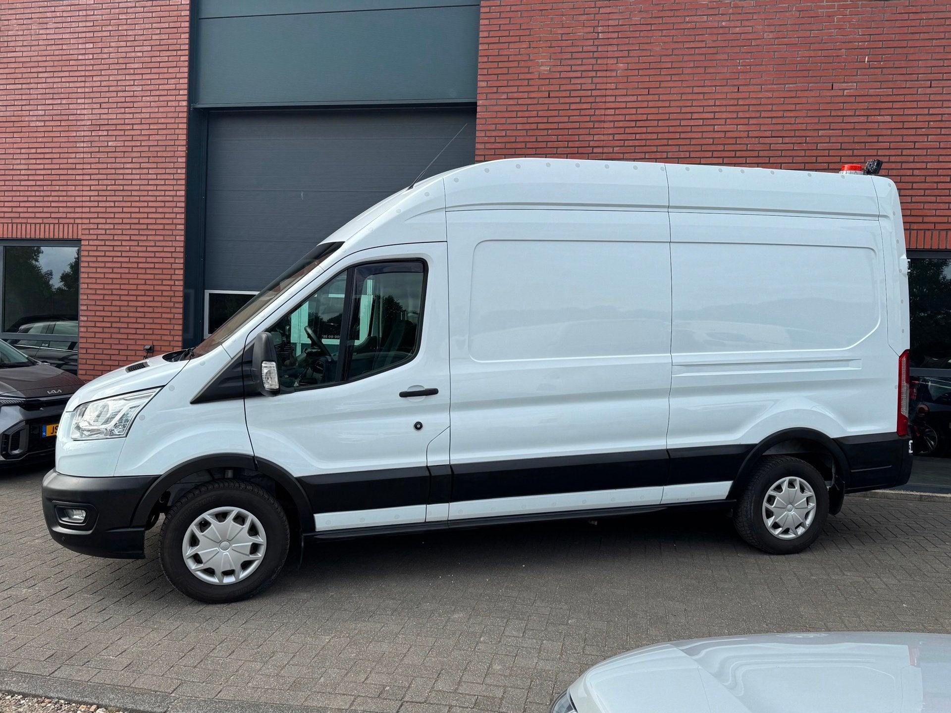 Ford Transit 350 2.0 TDCI L3H3 Trend MHEV RWD Hybrid Airco C, Auto's, Dealer onderhouden, Euro 6, 4 cilinders, Wit