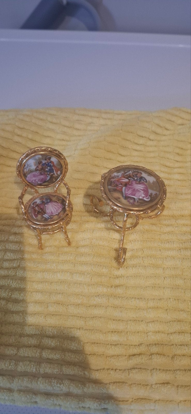 Vintage Limoges Porselein Miniatuur Meubeltjes (Tafel & Stoe, Ophalen of Verzenden, Zo goed als nieuw, Porselein, Overige typen