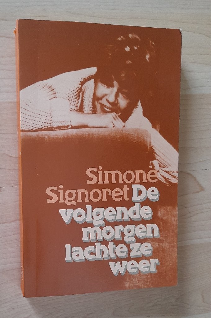 DE VOLGENDE MORGEN LACHTE ZE WEER Simone Signoret, Ophalen of Verzenden, Gelezen