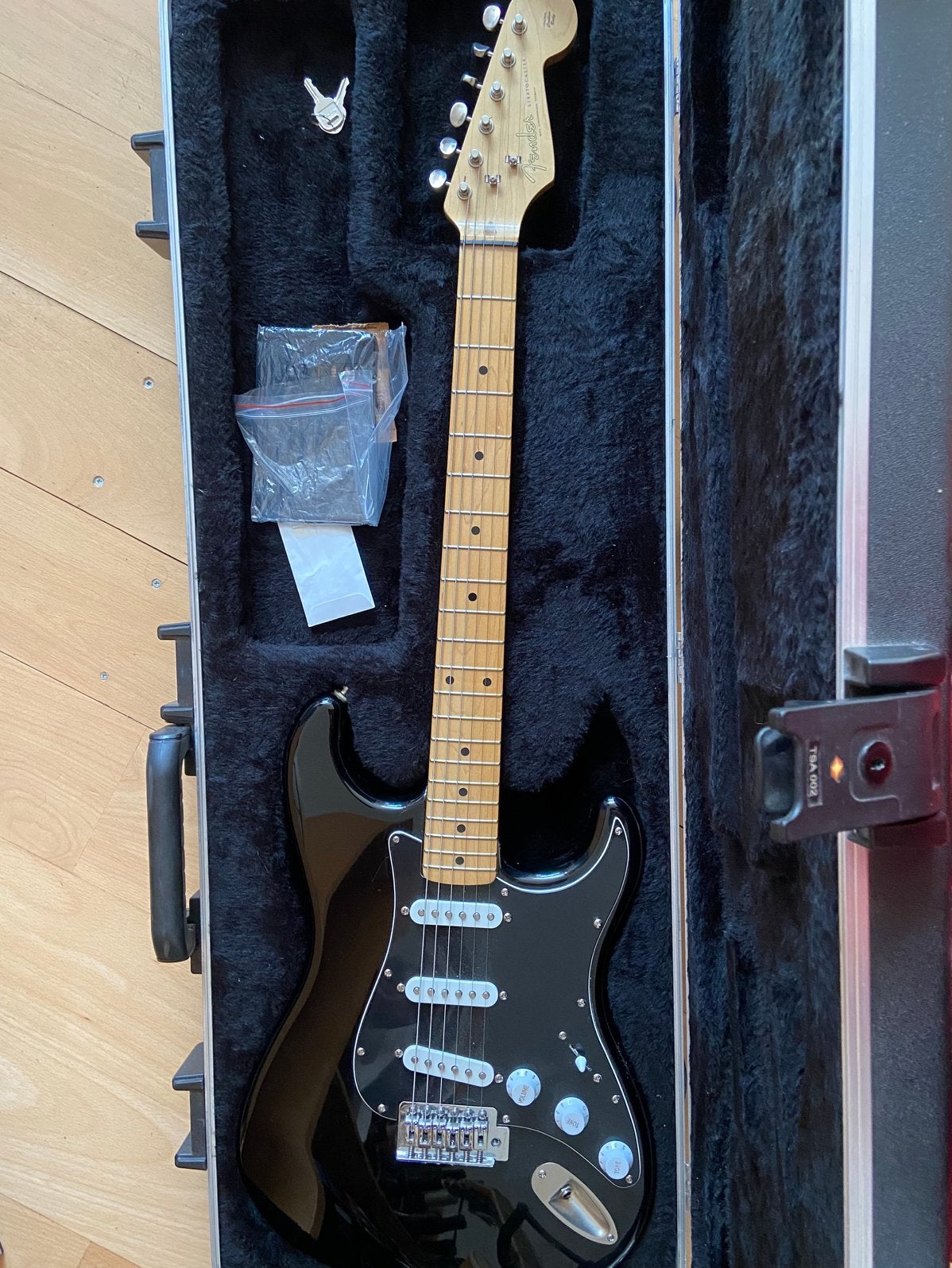 Fender Stratocaster in flightcase, Muziek en Instrumenten, Ophalen, Zo goed als nieuw, Solid body, Fender