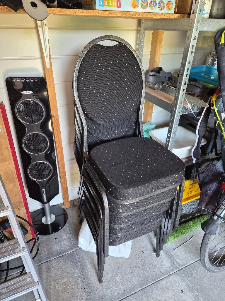 5 metalen stoelen, Ophalen, Twee, Zwart, Zo goed als nieuw