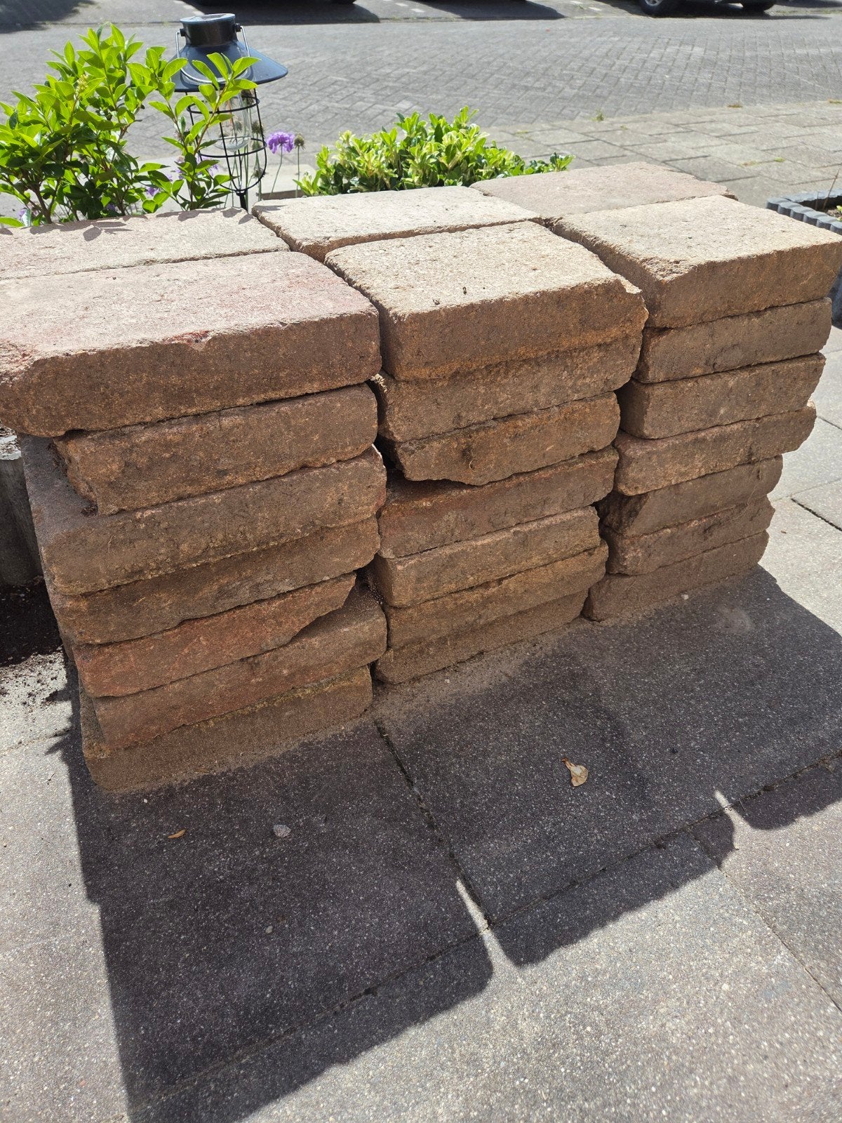 Gratis af te halen: 36 gebruikte terrastegels 20x30x6 cm, Ophalen, Gebruikt, 5 tot 10 m², Beton