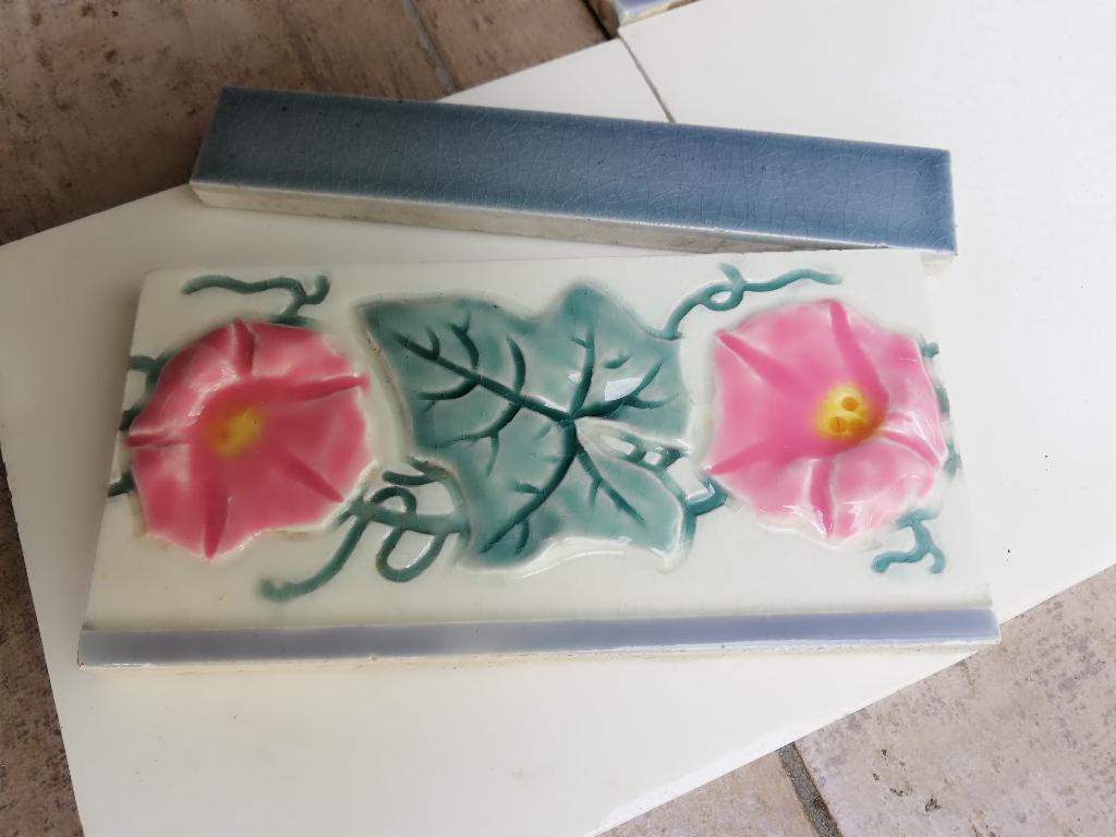 23 stuks Antieke randtegels met prachtige bloem en bies, Antiek en Kunst, Antiek | Wandborden en Tegels, Ophalen