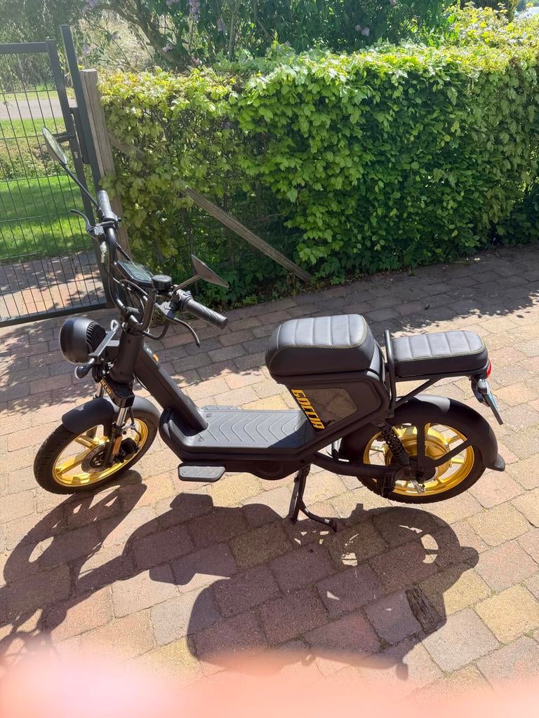 elektrische scooter  AGM Goccia- Zwart/Goud, Fietsen en Brommers, Brommers | Tomos, Ophalen, Overige modellen, Zo goed als nieuw