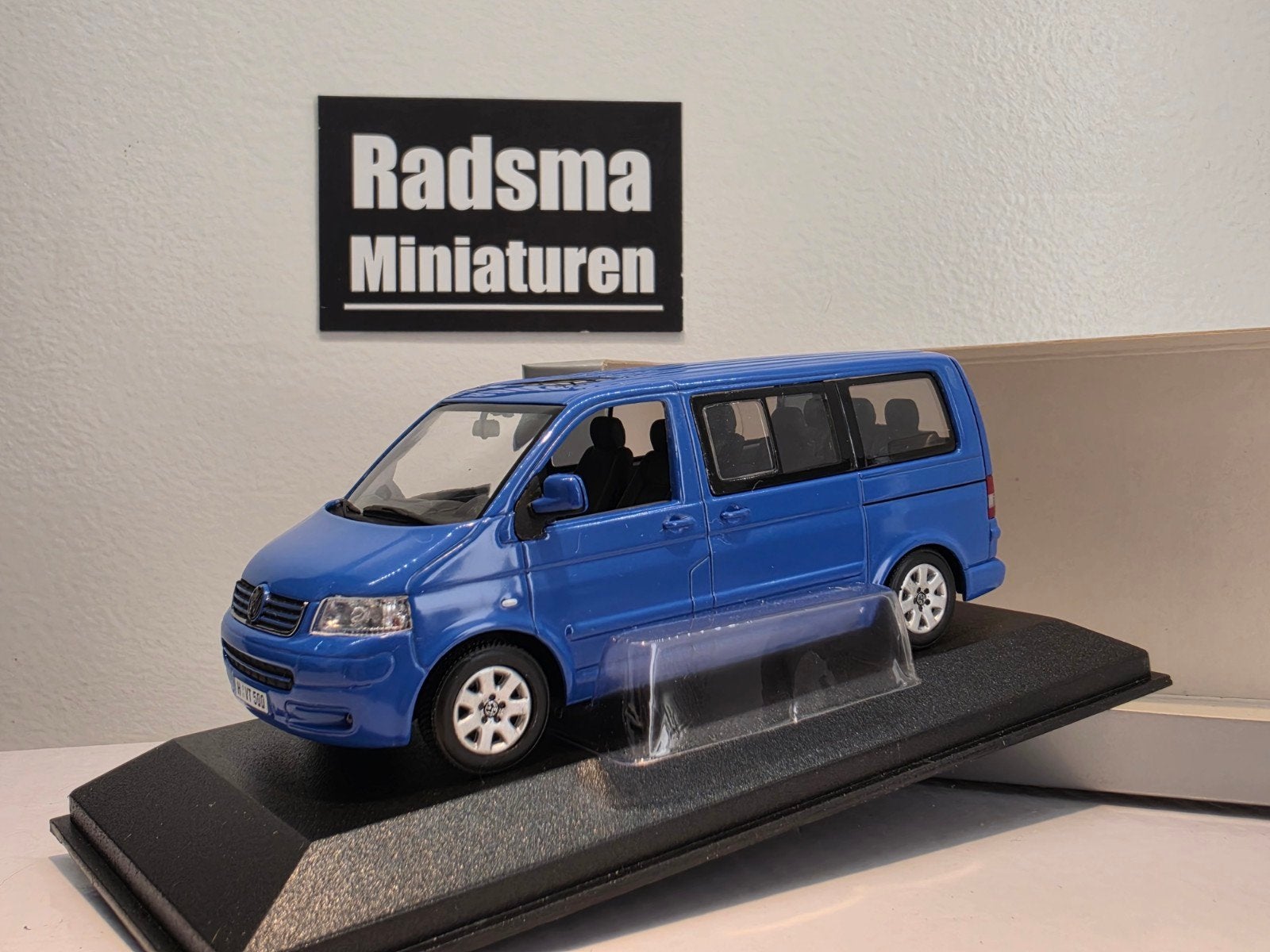 Volkswagen T5 Multivan - Blauw - 1:43 Minichamps, Auto, Ophalen of Verzenden, Zo goed als nieuw, MiniChamps