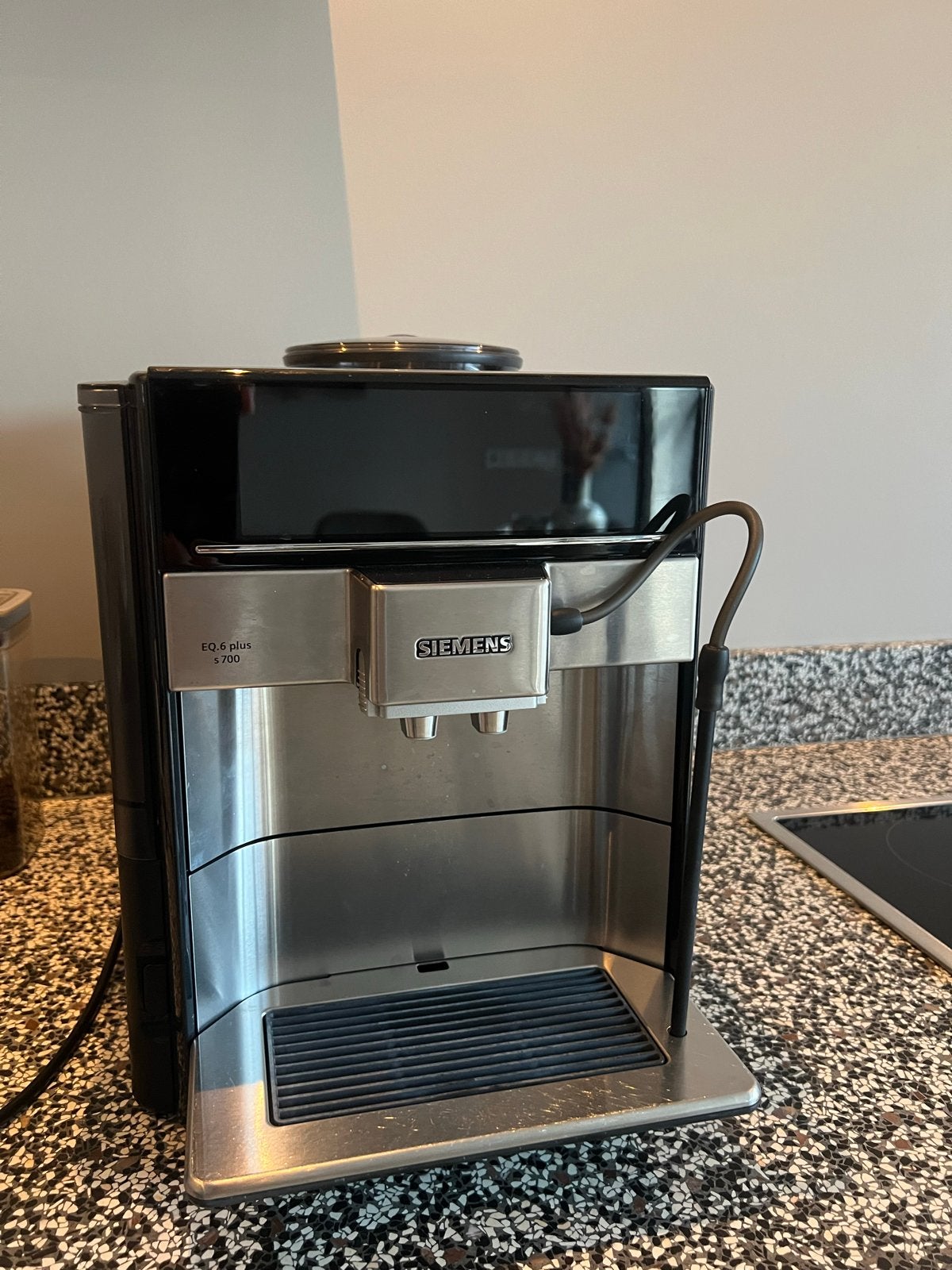 Siemens EQ.6 plus s700 volautomatische espressomachine, Witgoed en Apparatuur, Koffiezetapparaten, Ophalen, Afneembaar waterreservoir