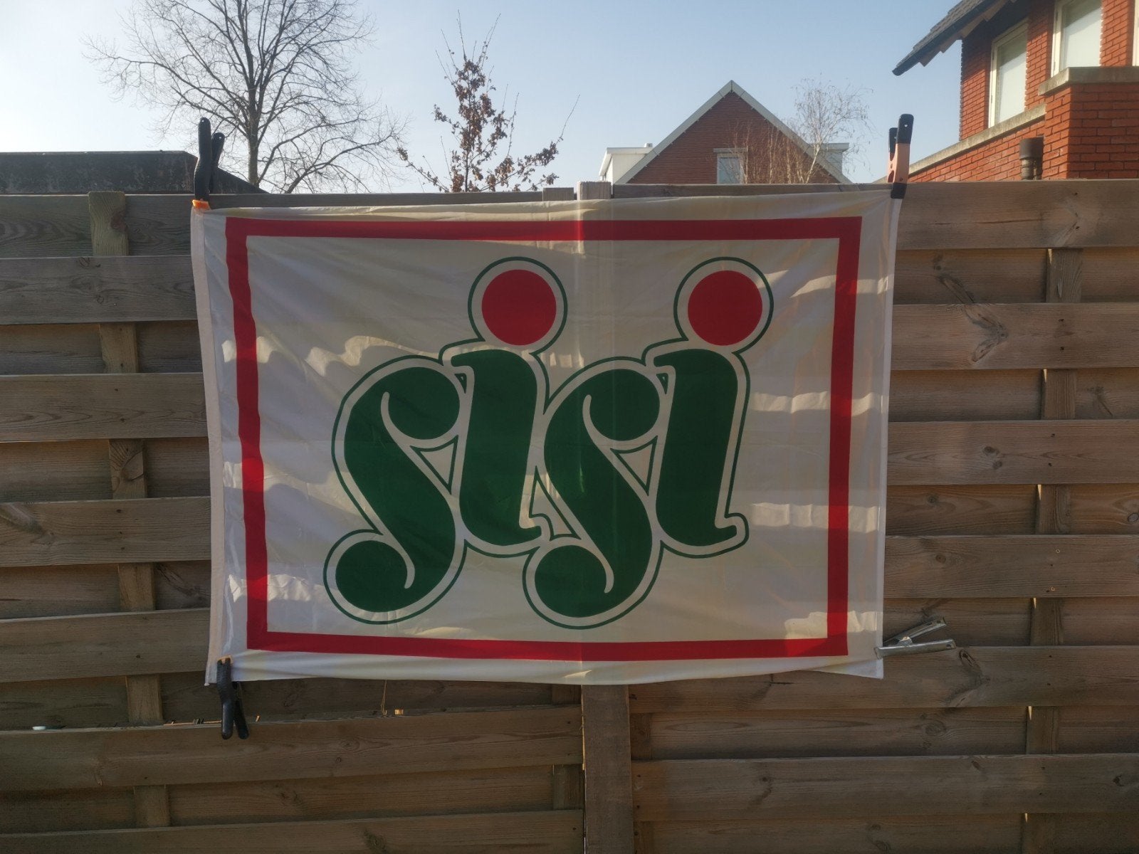 Vlag Sisi oude logo, Diversen, Vlaggen en Wimpels, Ophalen of Verzenden, Gebruikt