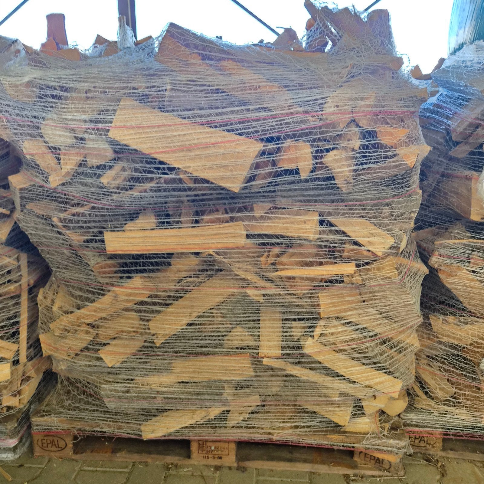 Gekloofd Brandhout: Es, Els, Eik, Beuk - 1,25m³ per pallet, Minder dan 3 m³, Ophalen, Essenhout, Blokken