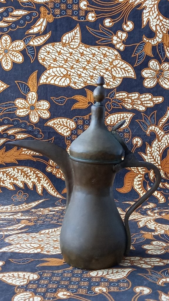 Antieke Oosterse dallah of koffiepot van koper 25,8 cm.