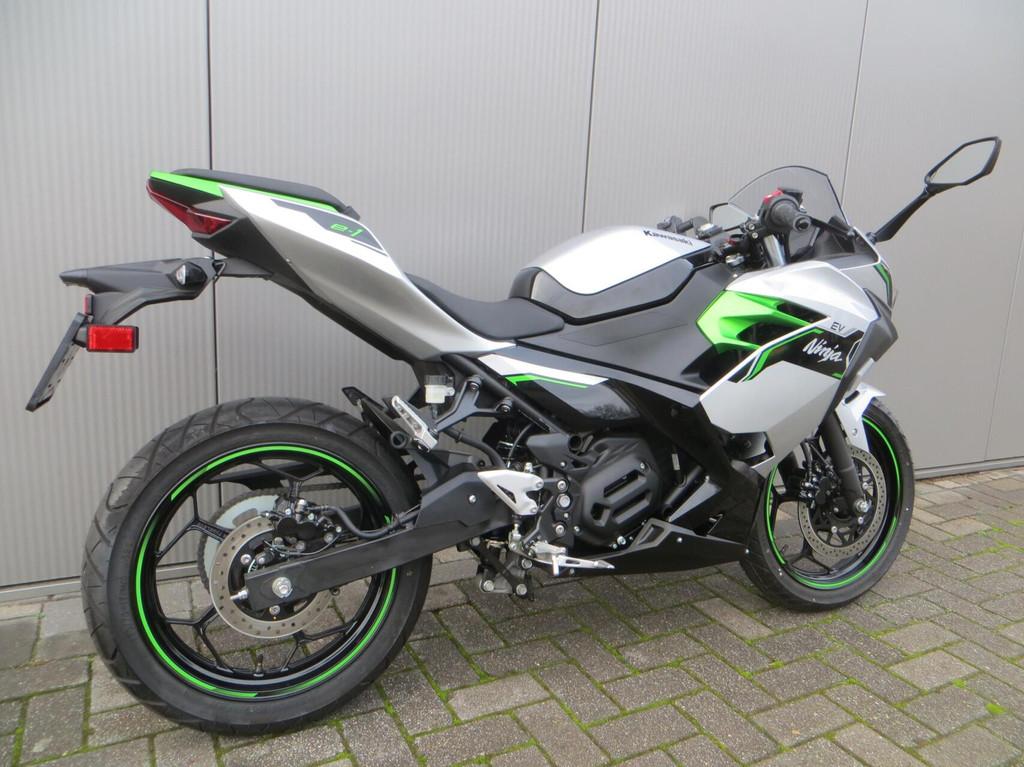 Kawasaki Ninja e-1, LED Verlichting, Bedrijf, Toermotor, 11 kW of minder