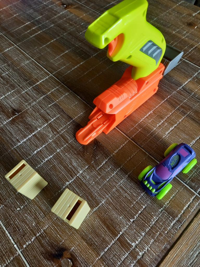 Nerf Nitro Launcher met auto en obstakels, Ophalen, Zo goed als nieuw, Jongen of Meisje