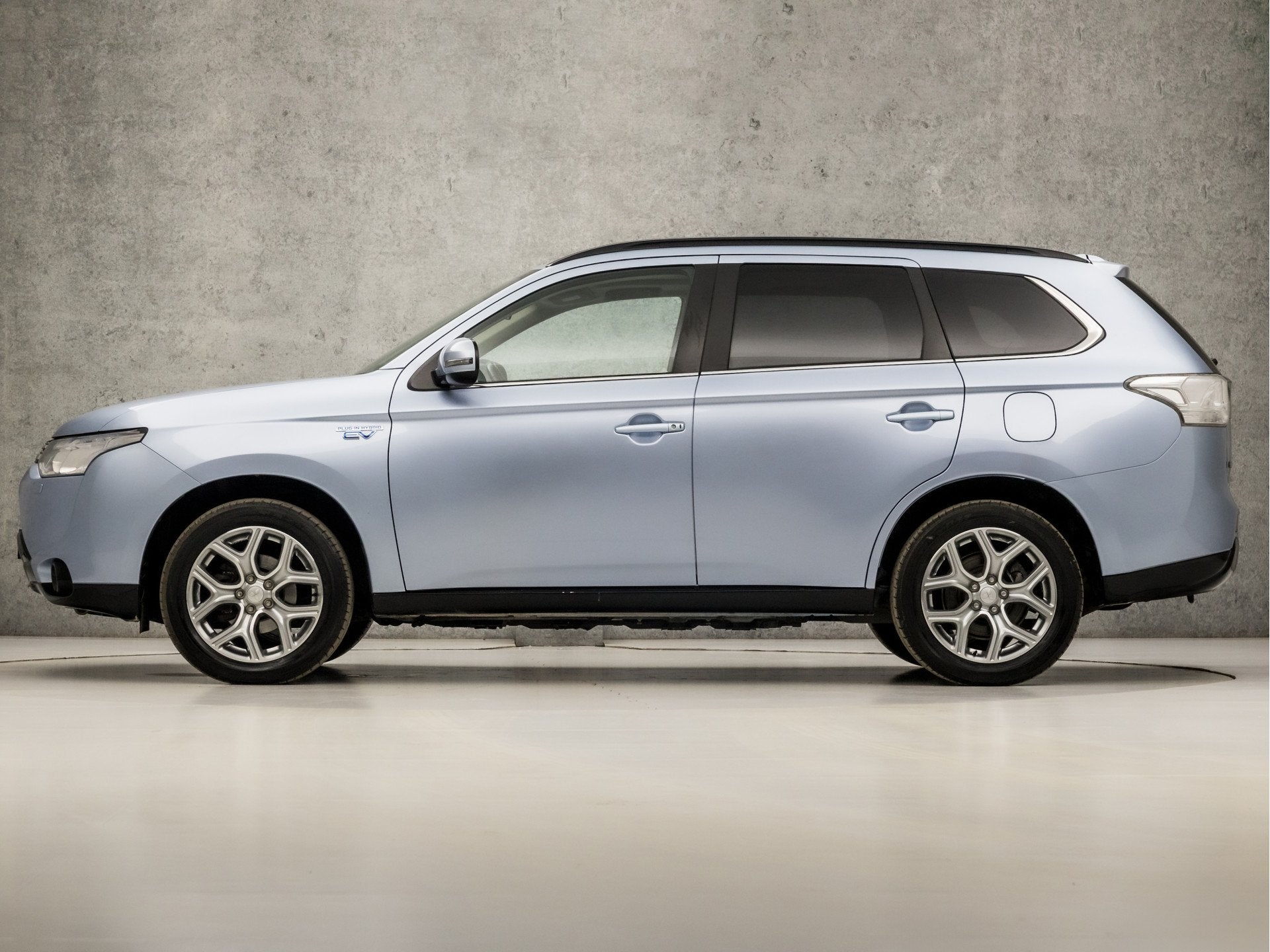 Mitsubishi Outlander 2.0 PHEV Deluxe 203Pk Automaat (SCHUIFD, Zwart, 4 cilinders, Blauw, Bedrijf