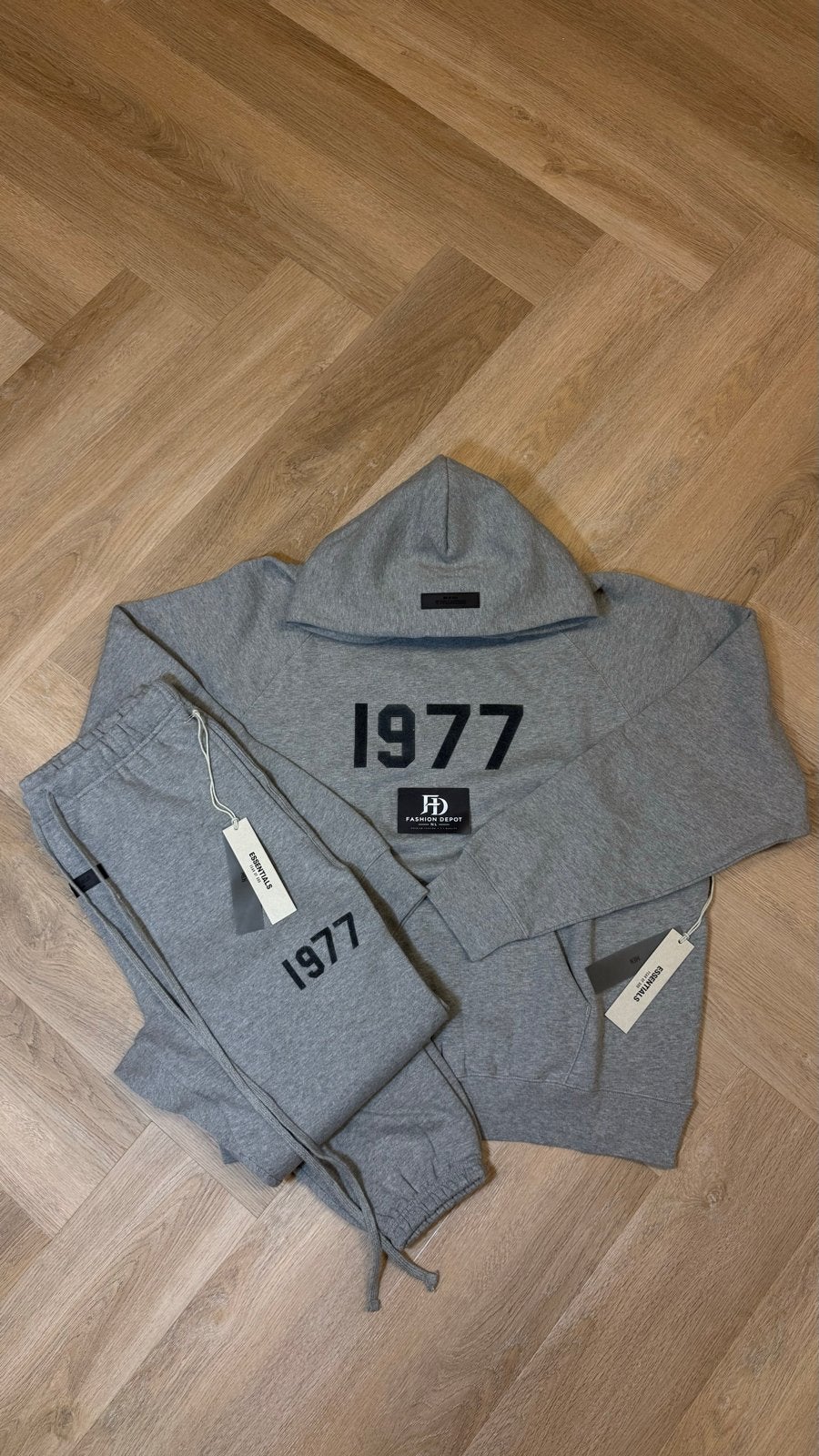 Essentials 1977 Trainingspak - Hoodie & Joggingbroek, Ophalen of Verzenden, Nieuw, Overige maten