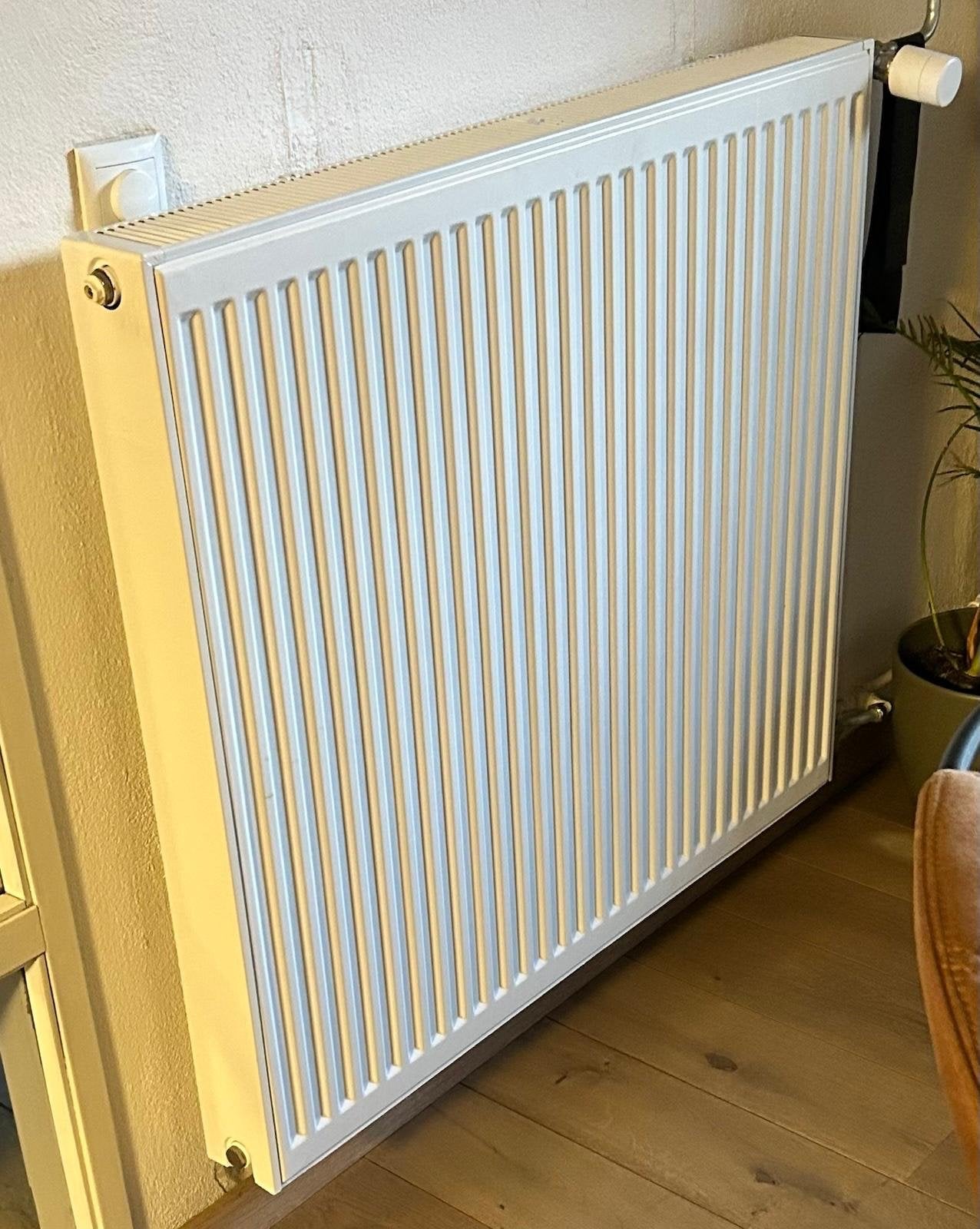 OPPIO paneelradiator, zo goed als nieuw, Doe-het-zelf en Verbouw, Verwarming en Radiatoren, Ophalen, 500 tot 800 watt, Radiator