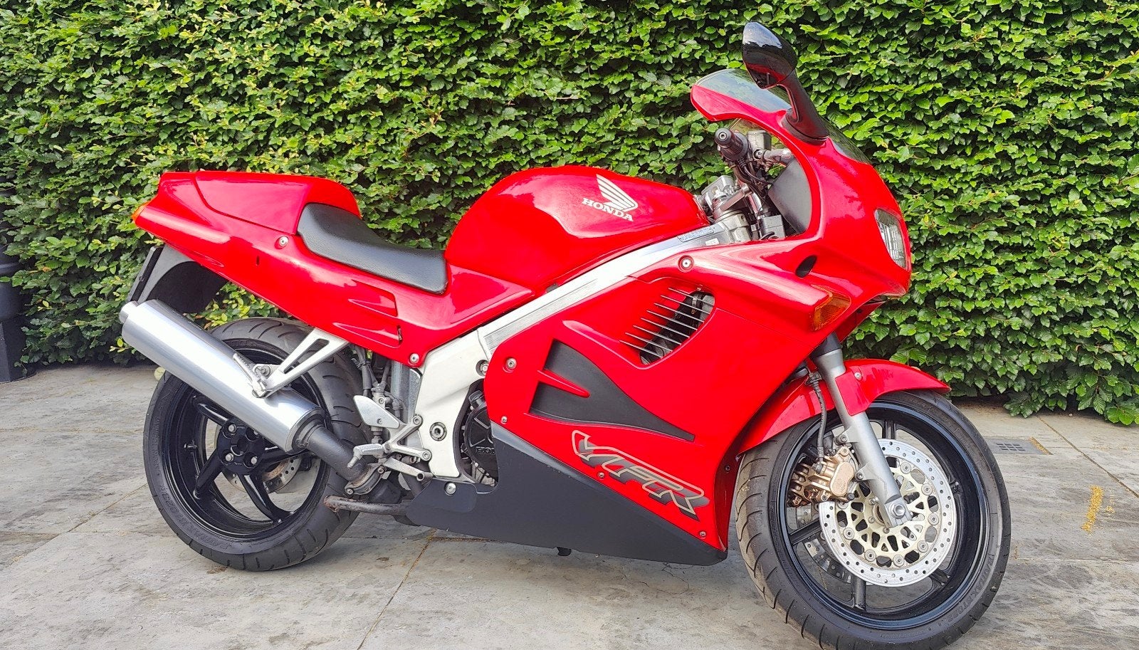 Honda VFR750f RC36 1995 - Uitstekende staat, veel extra's, Motoren, Motoren | Honda, 750 cc, Handvatverwarming, Occasion, 4 cilinders