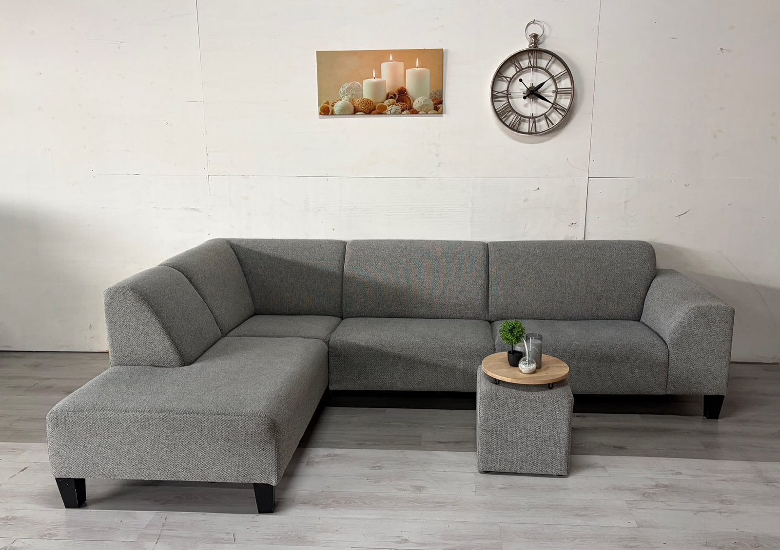 Hoekbank Grijs - Professioneel gereinigd, Huis en Inrichting, Banken | Bankstellen, Verzenden, Hoekbank, 300 cm of meer, Zo goed als nieuw
