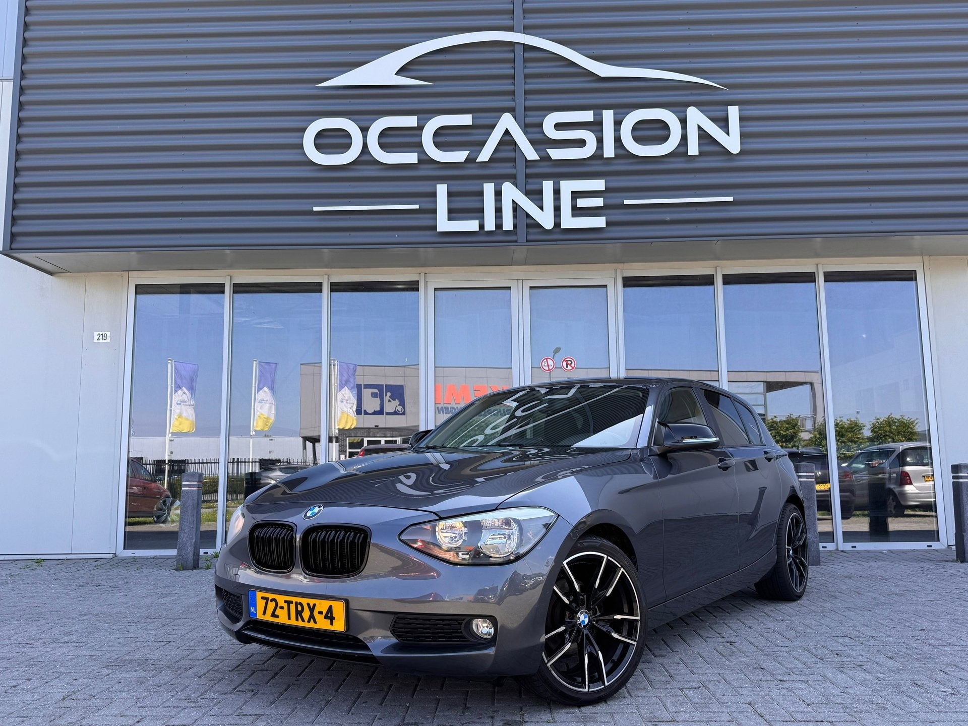 BMW 1-serie 116i Business | Automaat | Cruise | Navi, Euro 5, Gebruikt, 4 cilinders, Origineel Nederlands