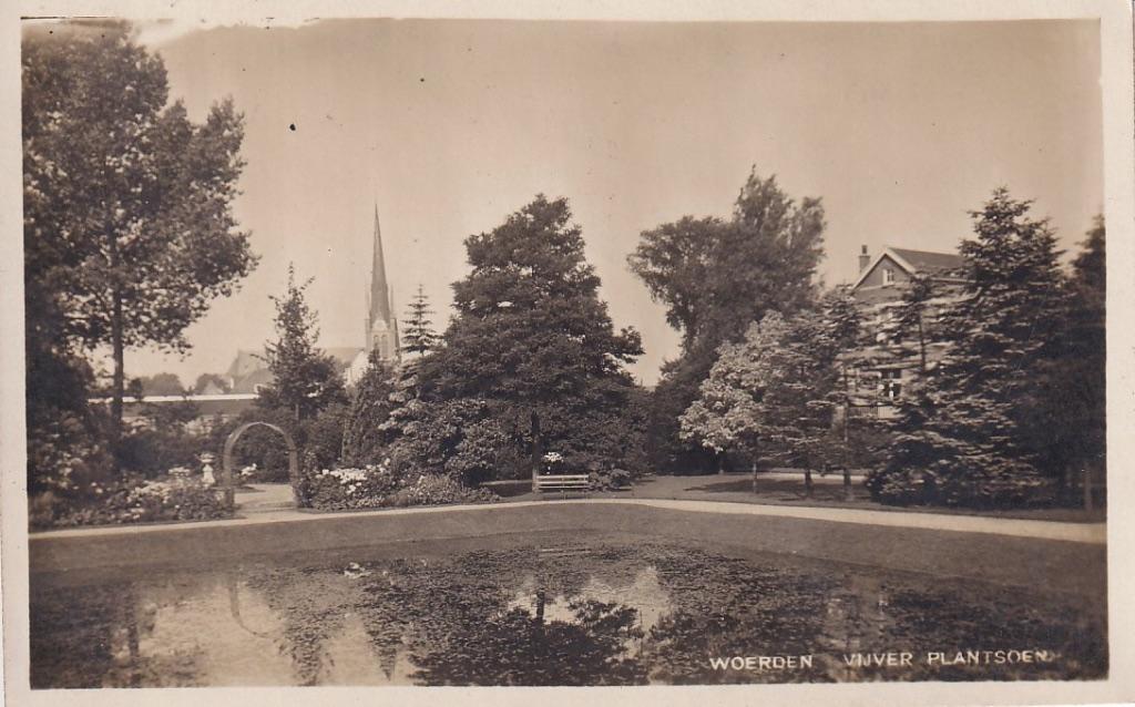 716M fotokaart Woerden, vijver Plantsoen, D.v.d.List-kaart, Verzamelen, Ansichtkaarten | Nederland, Ophalen of Verzenden, 1920 tot 1940