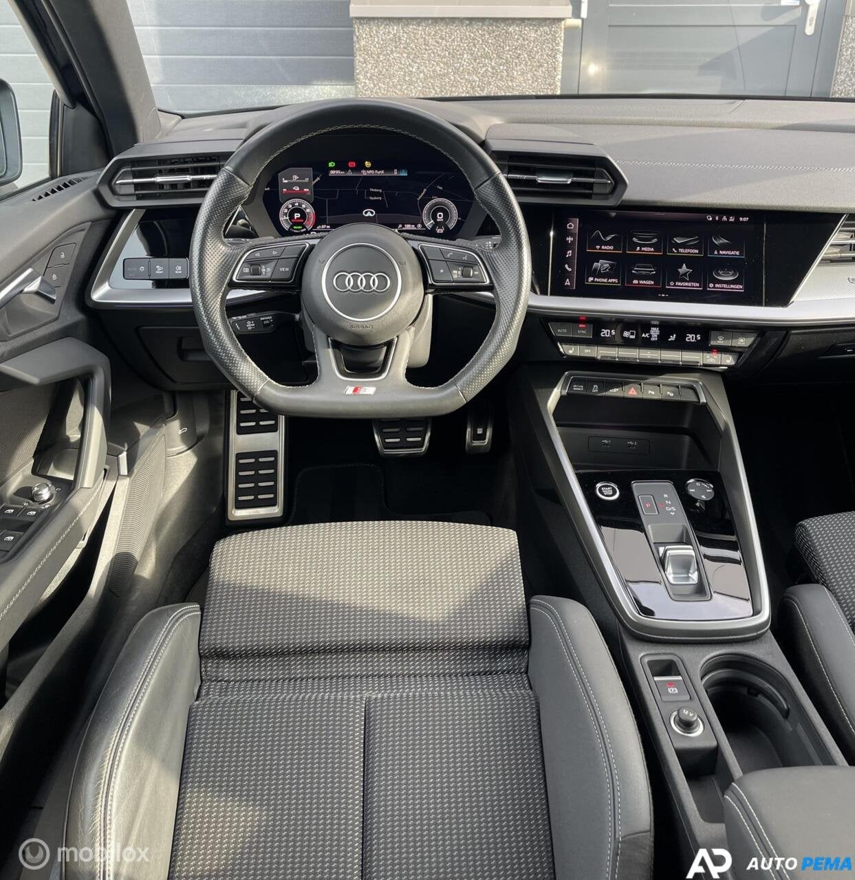 Audi A3 Sportback 40 TFSI e 204PK 3xS-Line Pano Sfe, Auto's, Dealer onderhouden, Gebruikt, Zwart, 4 cilinders