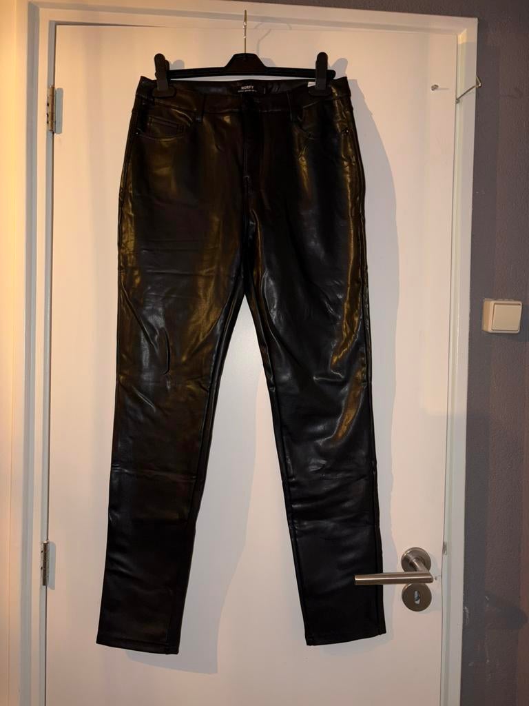 Norfy zwarte jeans leatherlook maat 40, Maat 38/40 (M), Zwart, Ophalen of Verzenden, Zo goed als nieuw