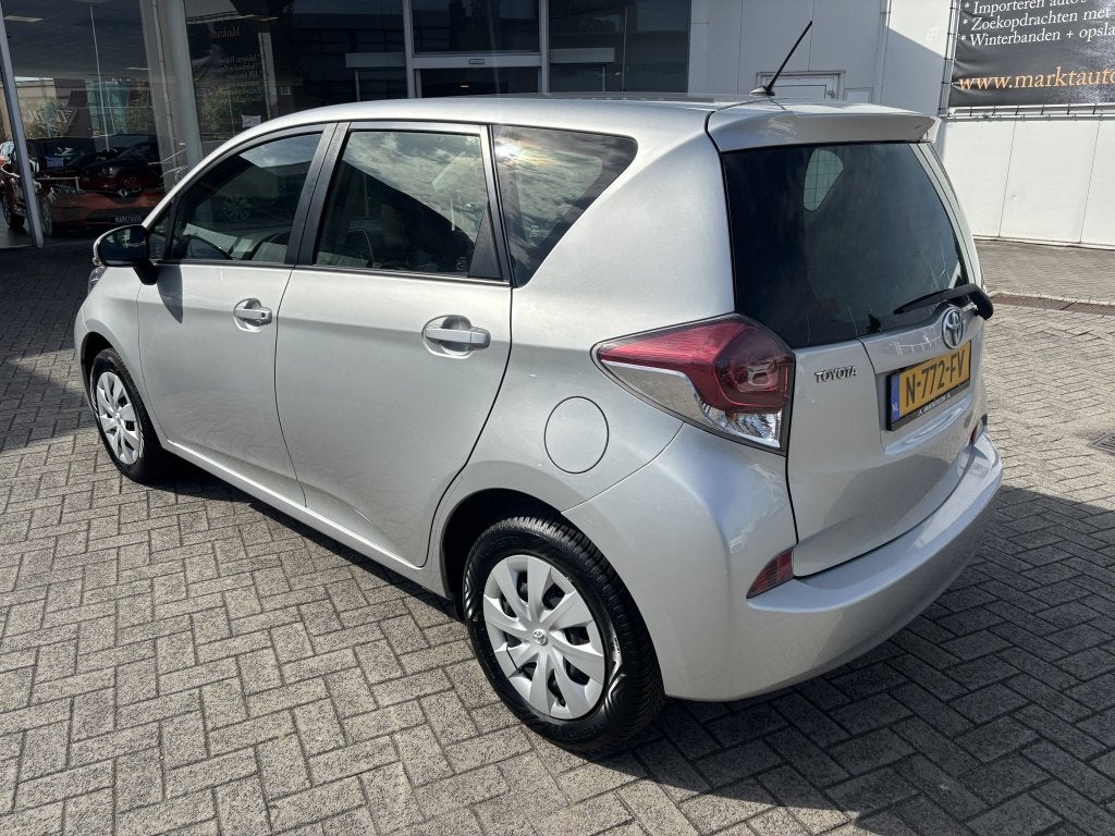 Toyota Verso-S 1.3 VVT-i Aspiration Navi Camera Cruise, Voorwielaandrijving, Euro 5, Stof, Gebruikt