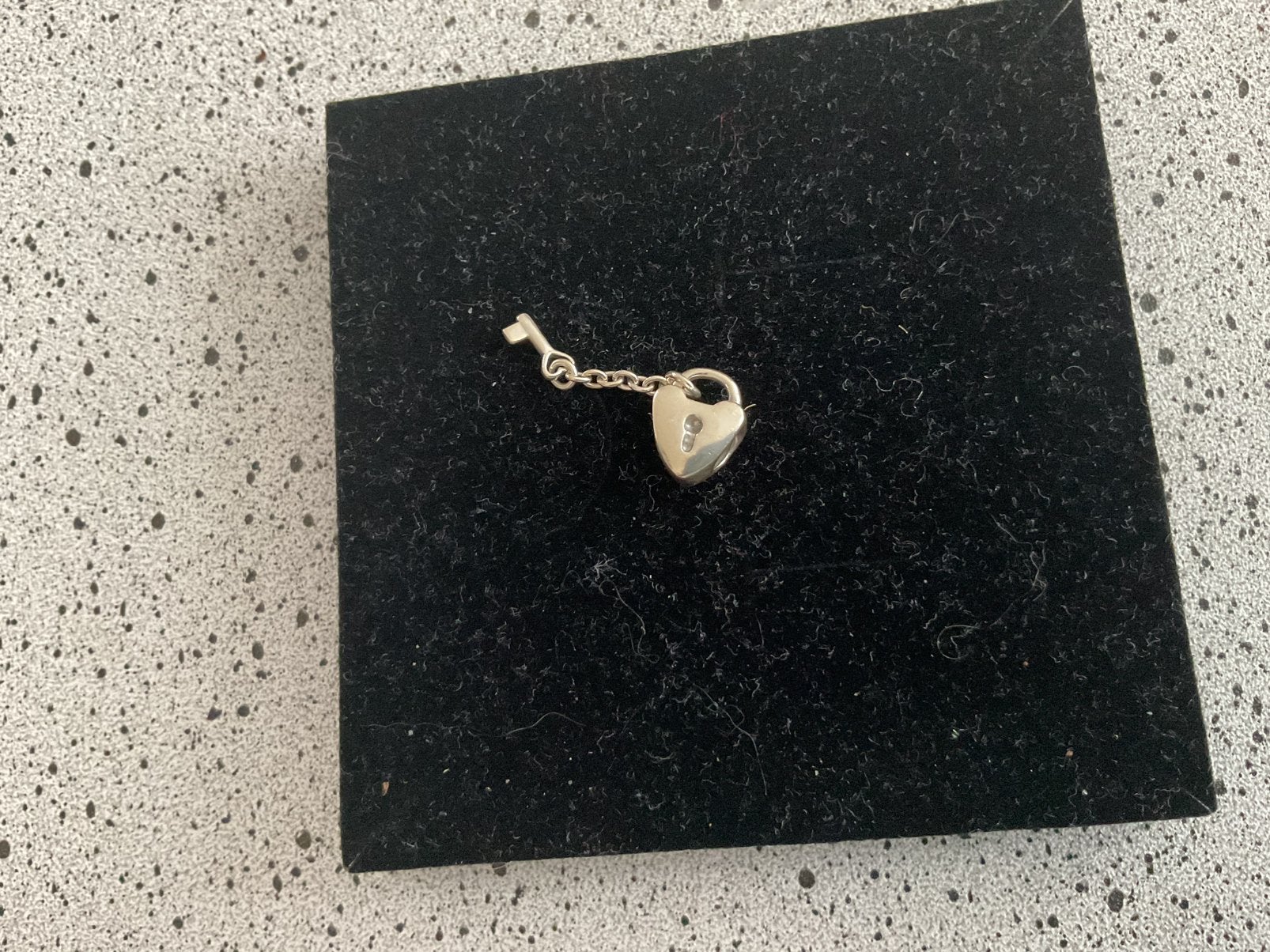 Pandora Bedel Hartje met Sleutel, Verzenden, Zo goed als nieuw, Zilver, Pandora