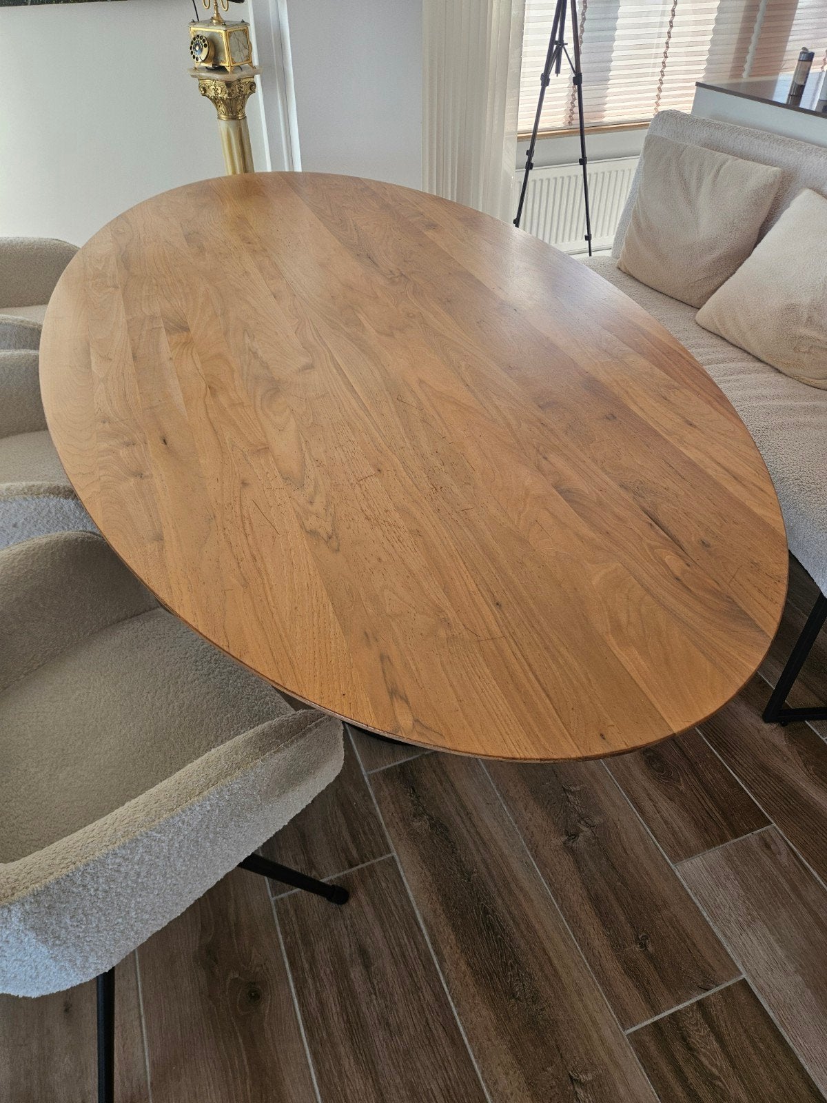 Ovale eettafel met notenhouten blad en metalen poot Bree's, Huis en Inrichting, Gebruikt, 100 tot 150 cm, 200 cm of meer, Vijf personen of meer