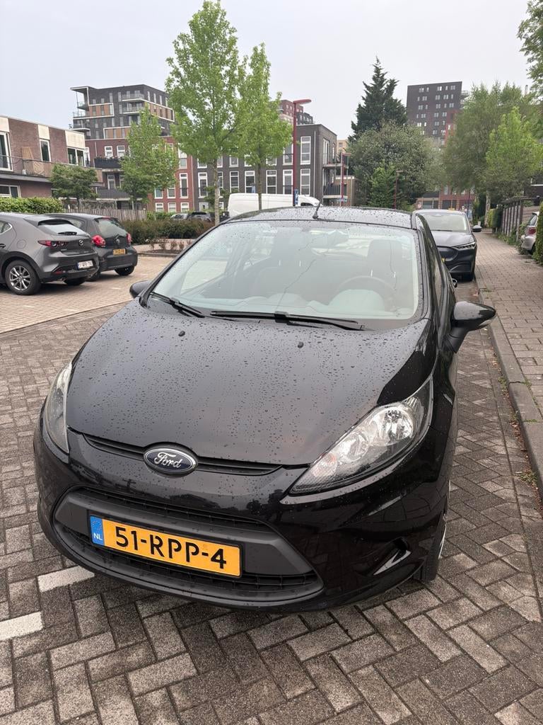 Ford Fiësta 1.25 20115DR Zwart Apk 12-2026, Auto's, Voorwielaandrijving, Stof, 40 €/maand, 4 cilinders