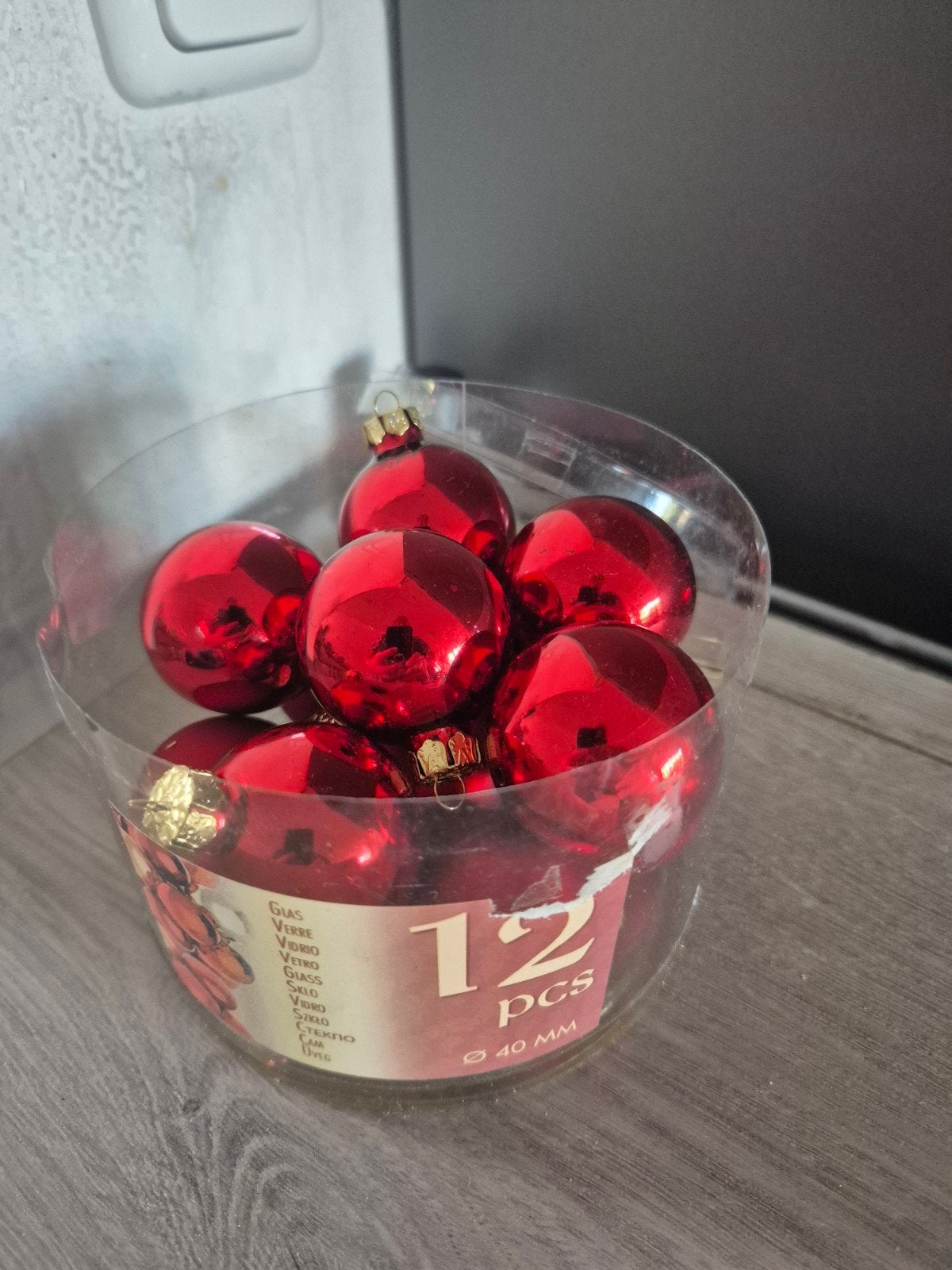 12 rode kerstballen, Diversen, Ophalen of Verzenden, Zo goed als nieuw