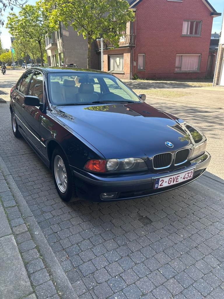 BMW E39 525 TDS REEDS GEKEURD VOOR VERKOOP ROESTVRIJ, Auto's, BMW, Achterwielaandrijving, Beige, 150 pk, Blauw