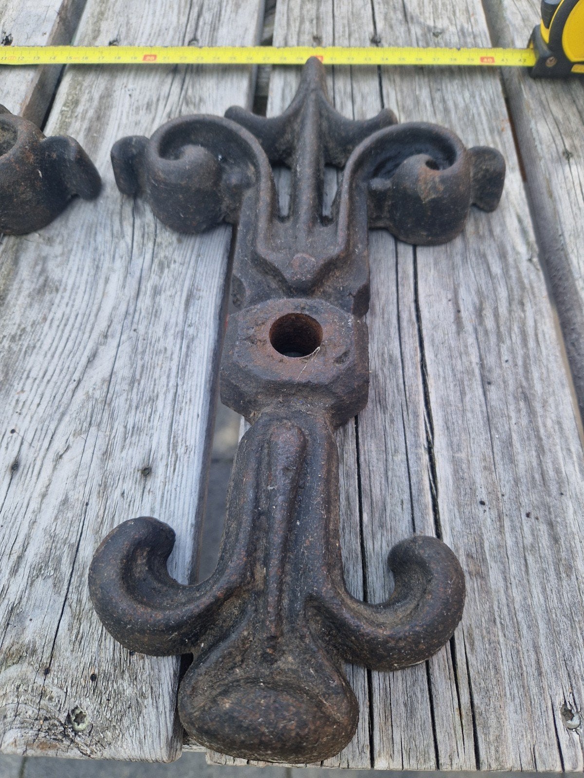 muurankers gietijzer antiek  (2 stuks), Ophalen of Verzenden, Gebruikt