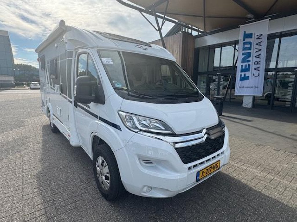 Carado V337 PRO 2023 Origineel NL camper slechts 17.117km, Chemisch toilet, Standaard zit, Ringverwarming, Tot en met 2
