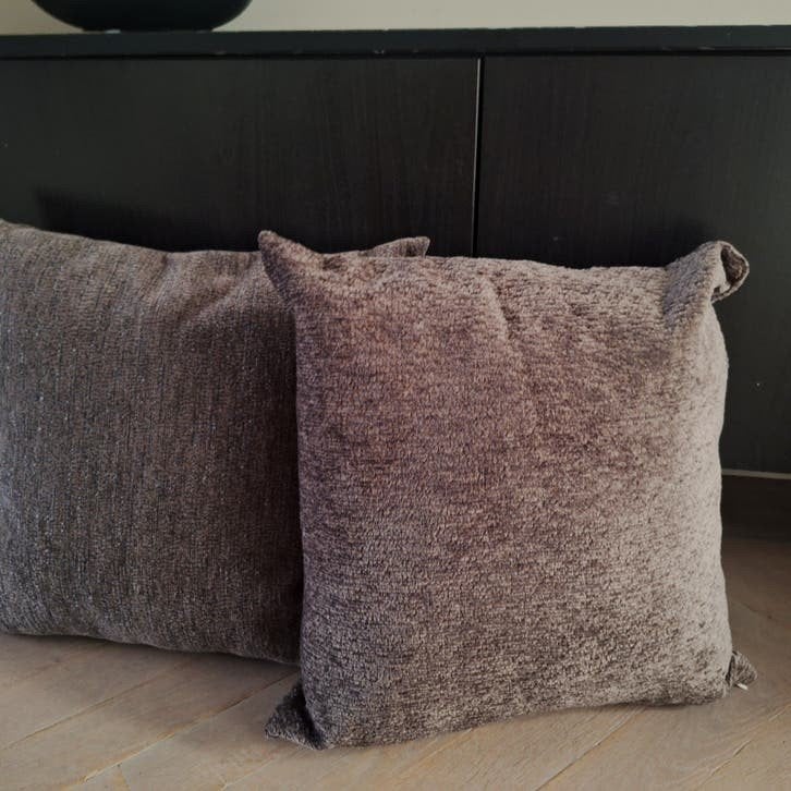 set van 2 donkerbruine kussens boucle achtig nieuw, Bruin, Vierkant, Nieuw, Ophalen of Verzenden