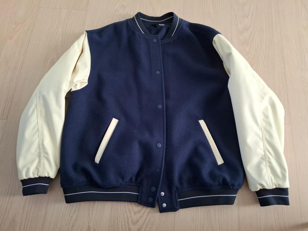 Stijlvol Baseball jack Maat M- Donkerblauw met Crème Mouwen, Ophalen of Verzenden, Zo goed als nieuw