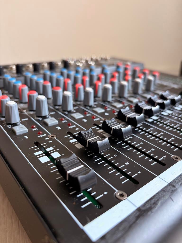 Devine Mixdesk 1002FX-MP Mengpaneel met effecten en USB, Muziek en Instrumenten, Mengpanelen, Gebruikt, 5 tot 10 kanalen, Microfooningang