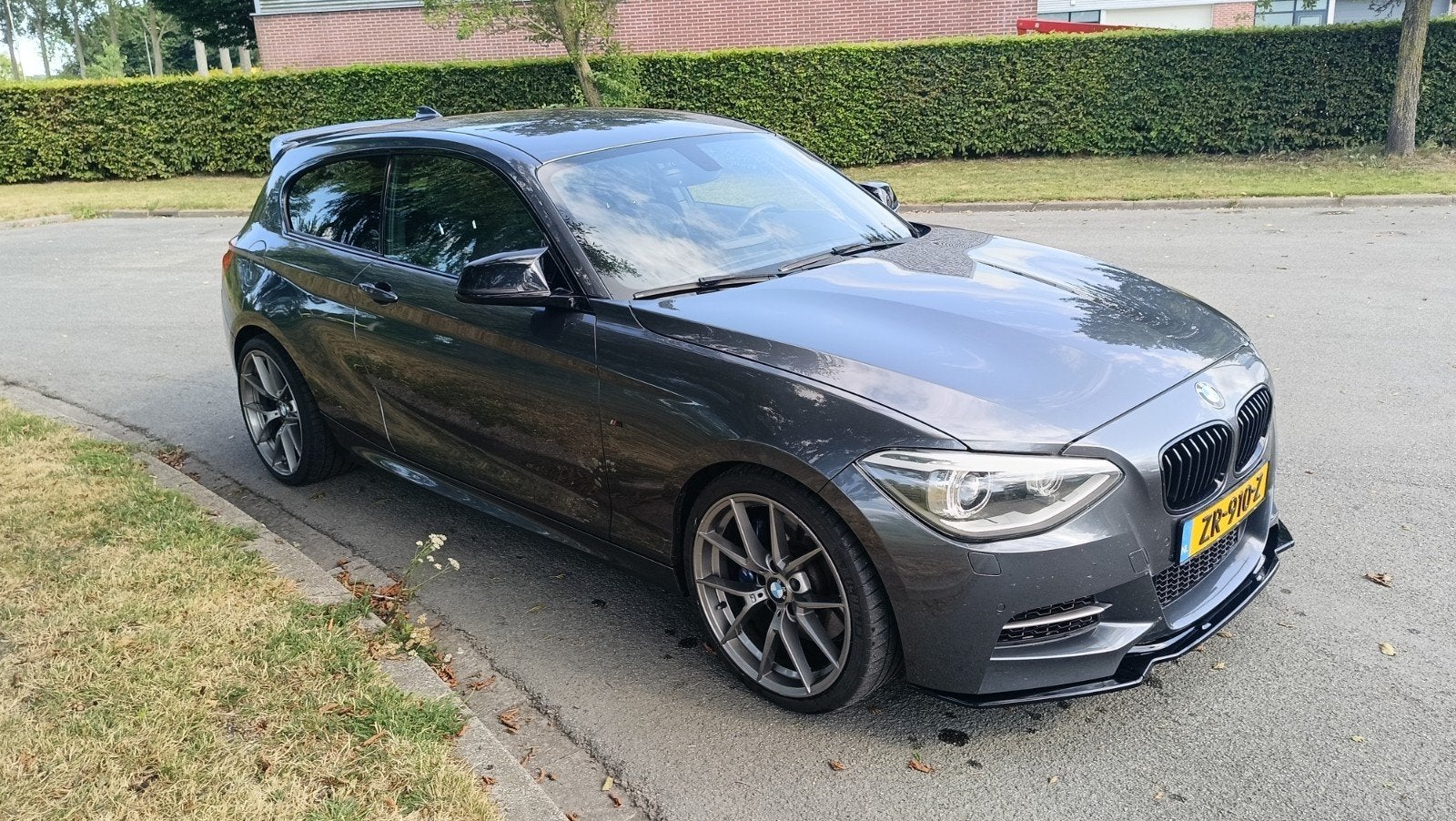 BMW 1-Serie M135i 320PK Aut. 2014 Grijs, Auto's, BMW, Achterwielaandrijving, 1415 kg, 75 €/maand, Particulier