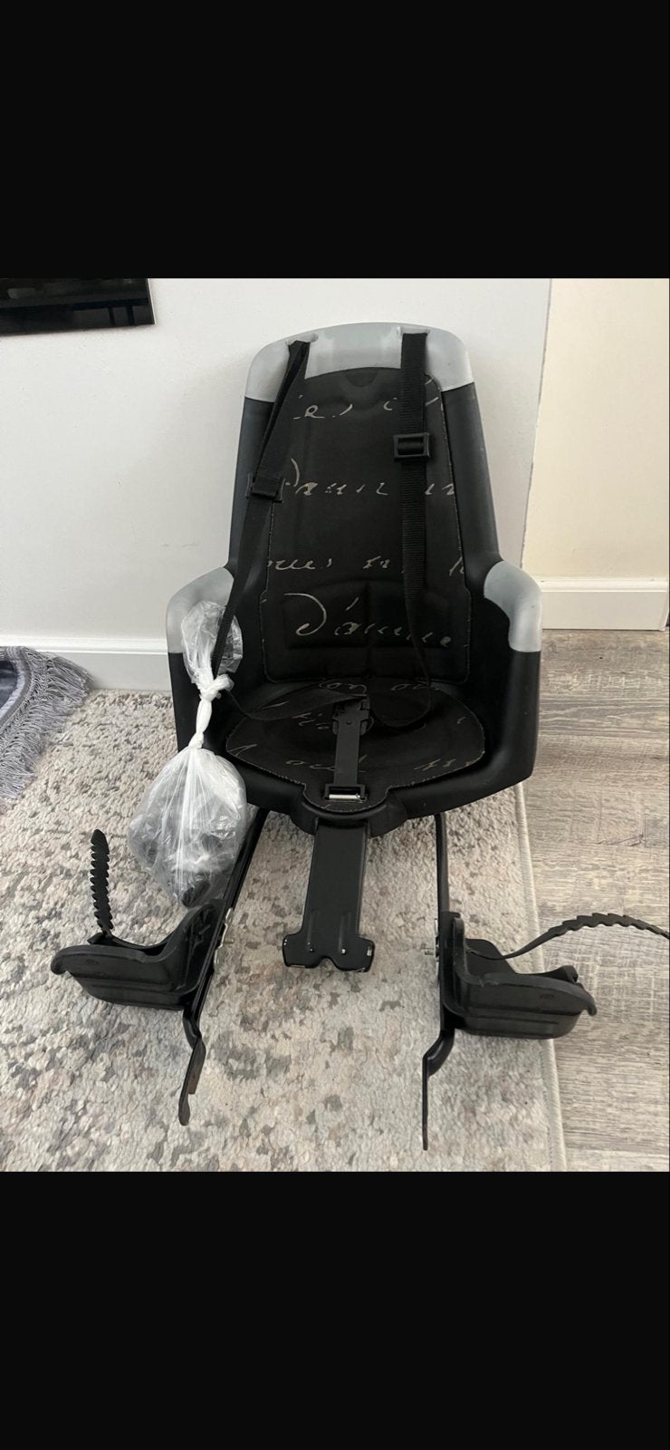 Gebruikt fietsstoeltje voor achterop, zwart met grijs, Achterzitje, 9 t/m 18 kg, Ophalen of Verzenden, Gebruikt