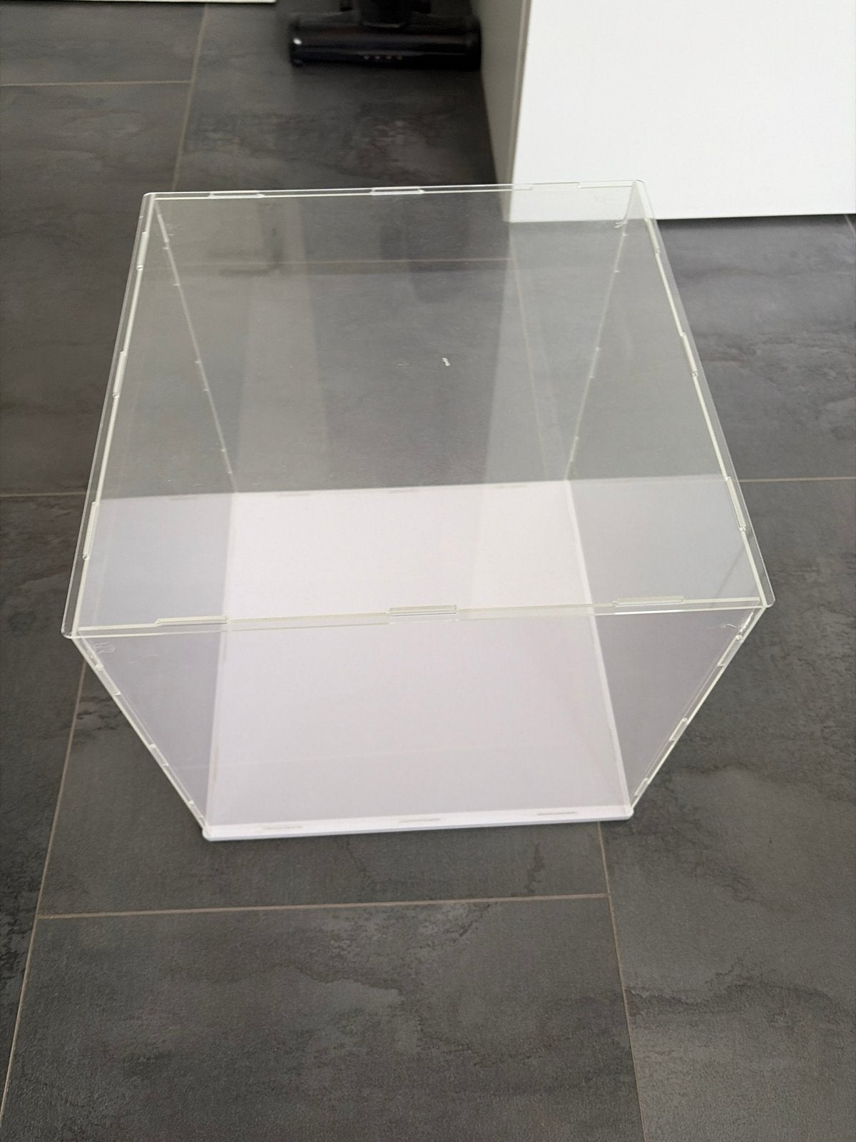 Transparante Acryl Display Box met Witte Bodem, Huis en Inrichting, Ophalen, Zo goed als nieuw