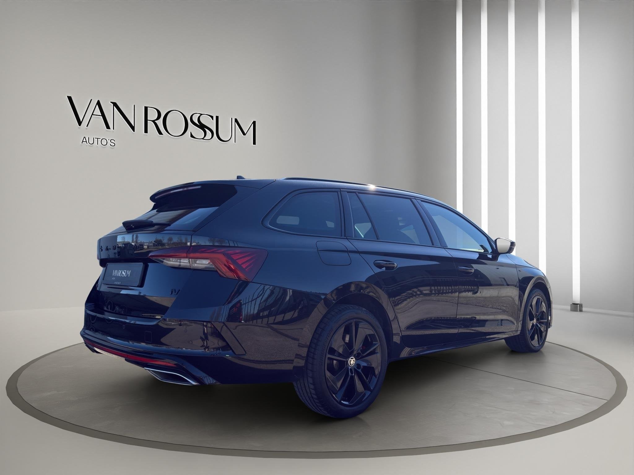 Skoda Octavia Combi 1.4 TSI RS iV PHEV Business | Pano | Hea, Auto's, Skoda, Stof, Gebruikt, 4 cilinders, Zwart