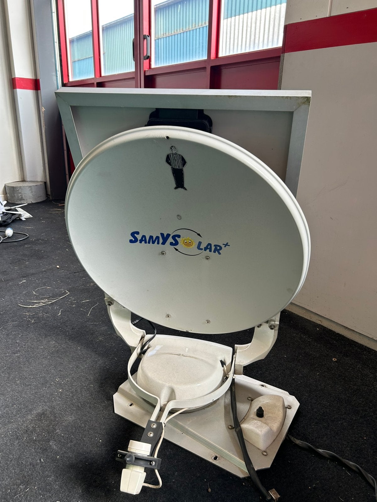 schotel met zonnepaneel Samysolar, Ophalen, Gebruikt