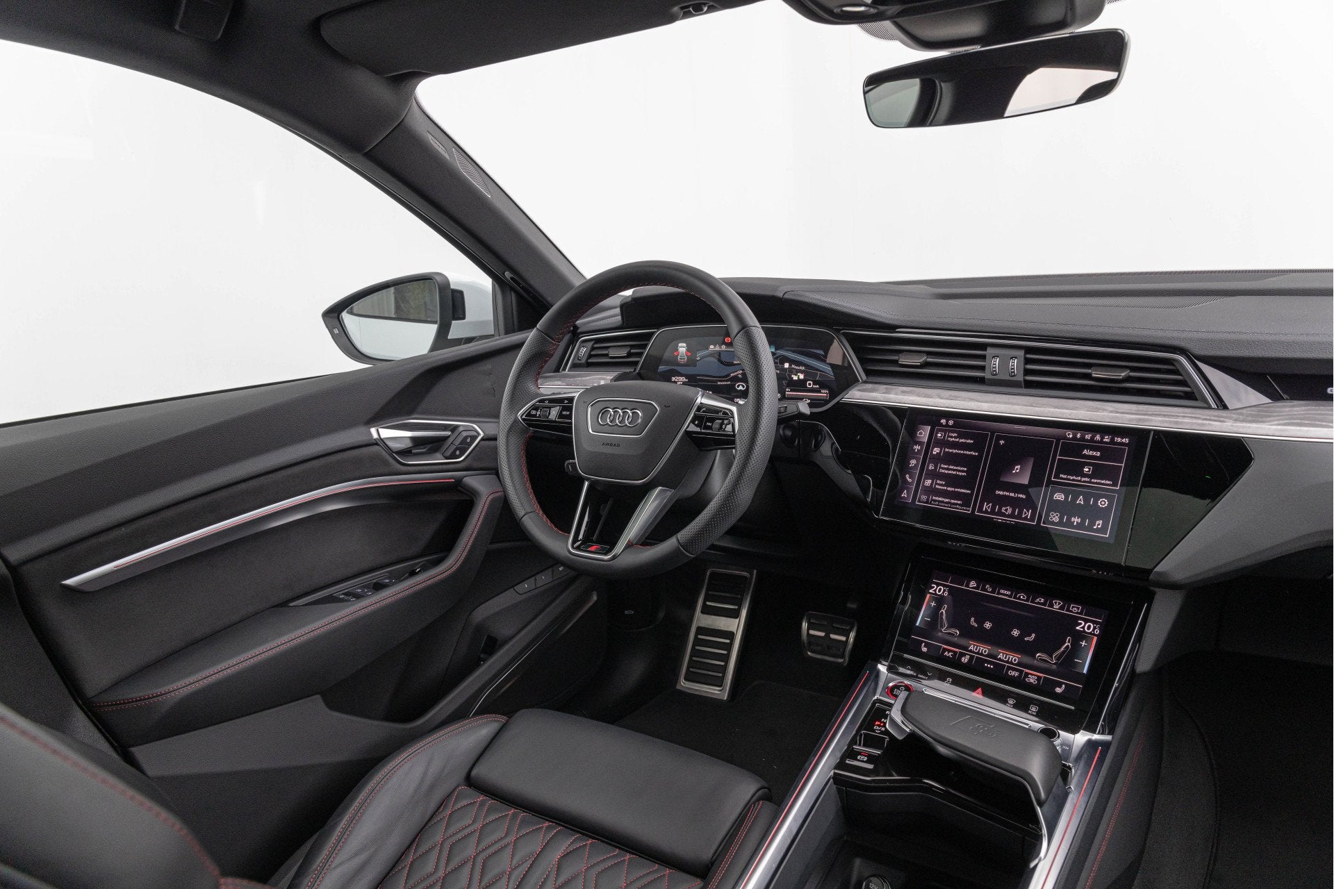 Audi SQ8 Sportback e-tron 503pk Quattro 115 kWh Pano S-stoel, Auto's, Automaat, Dealer onderhouden, 2625 kg, Gebruikt