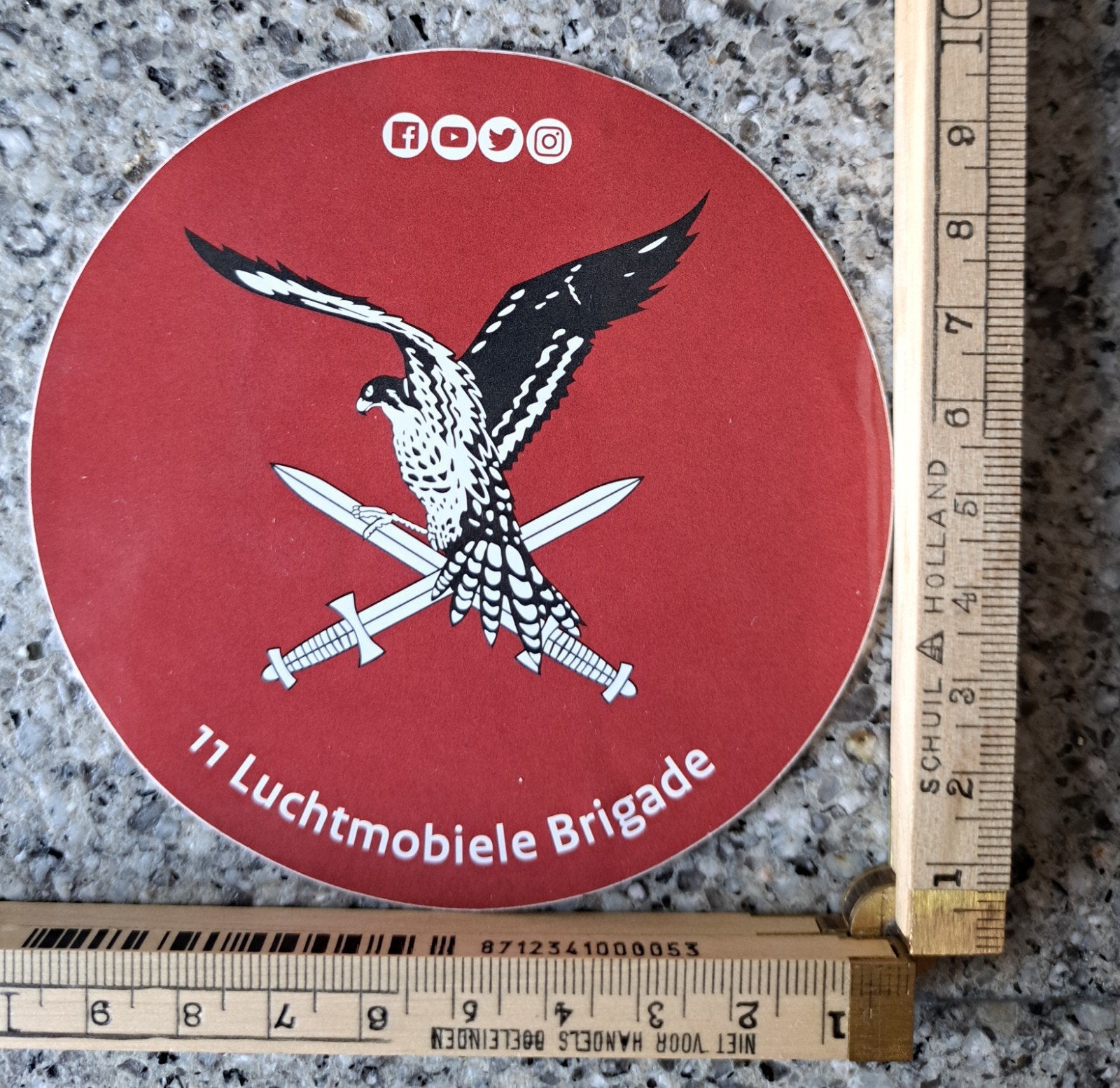 Sticker 11de luchtmobiele brigade., Ophalen of Verzenden, Zo goed als nieuw, Bedrijf of Vereniging