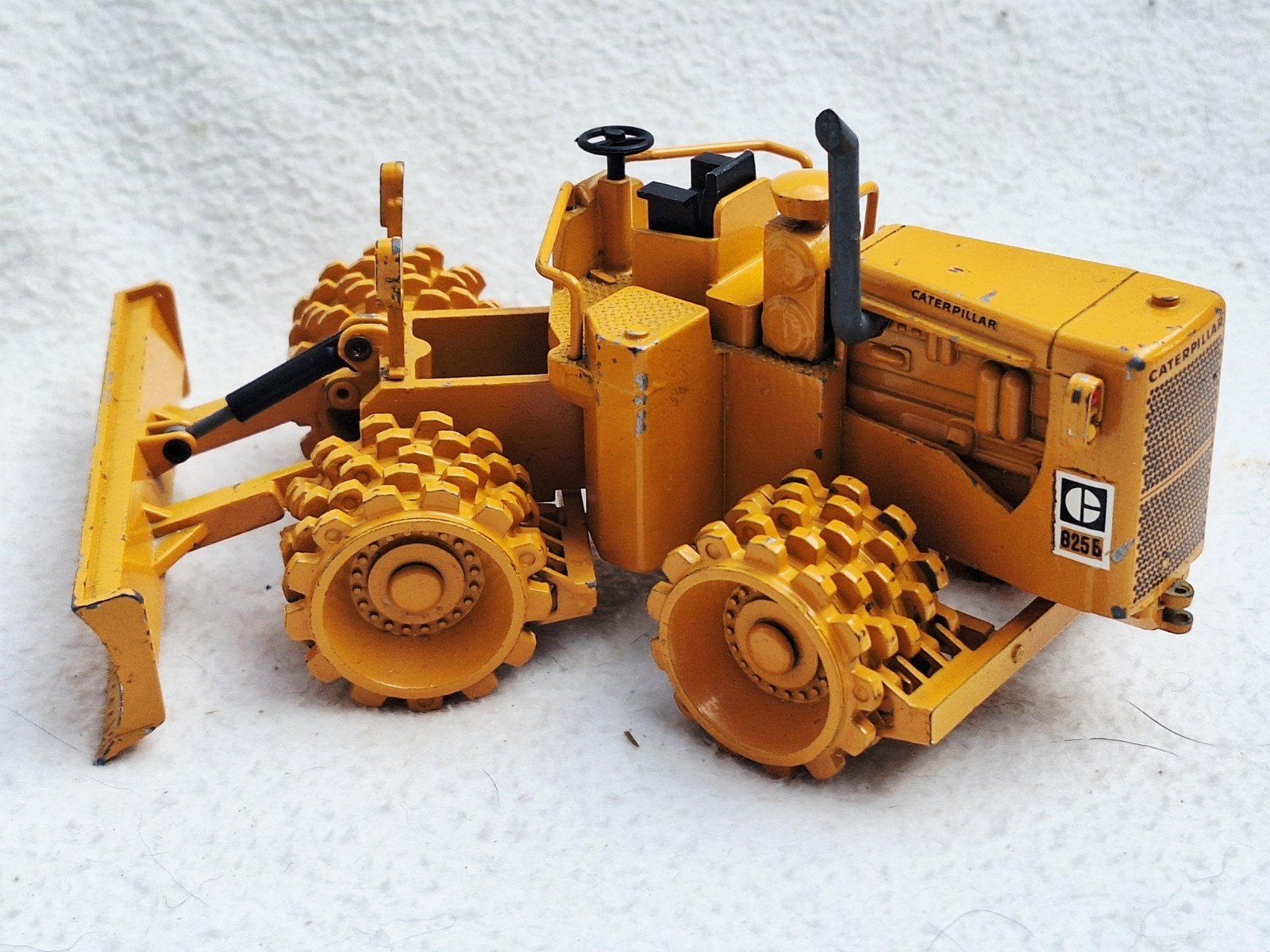 NZG Modelle Caterpillar 825B Compactor Schaalmodel, Ophalen of Verzenden, Gebruikt, Overige typen, NZG