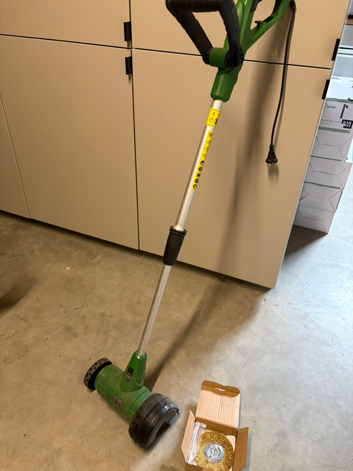 Elektrische onkruid/voegenborstel met extra borstel, Tuin en Terras, Hand-tuingereedschap, Ophalen, Zo goed als nieuw