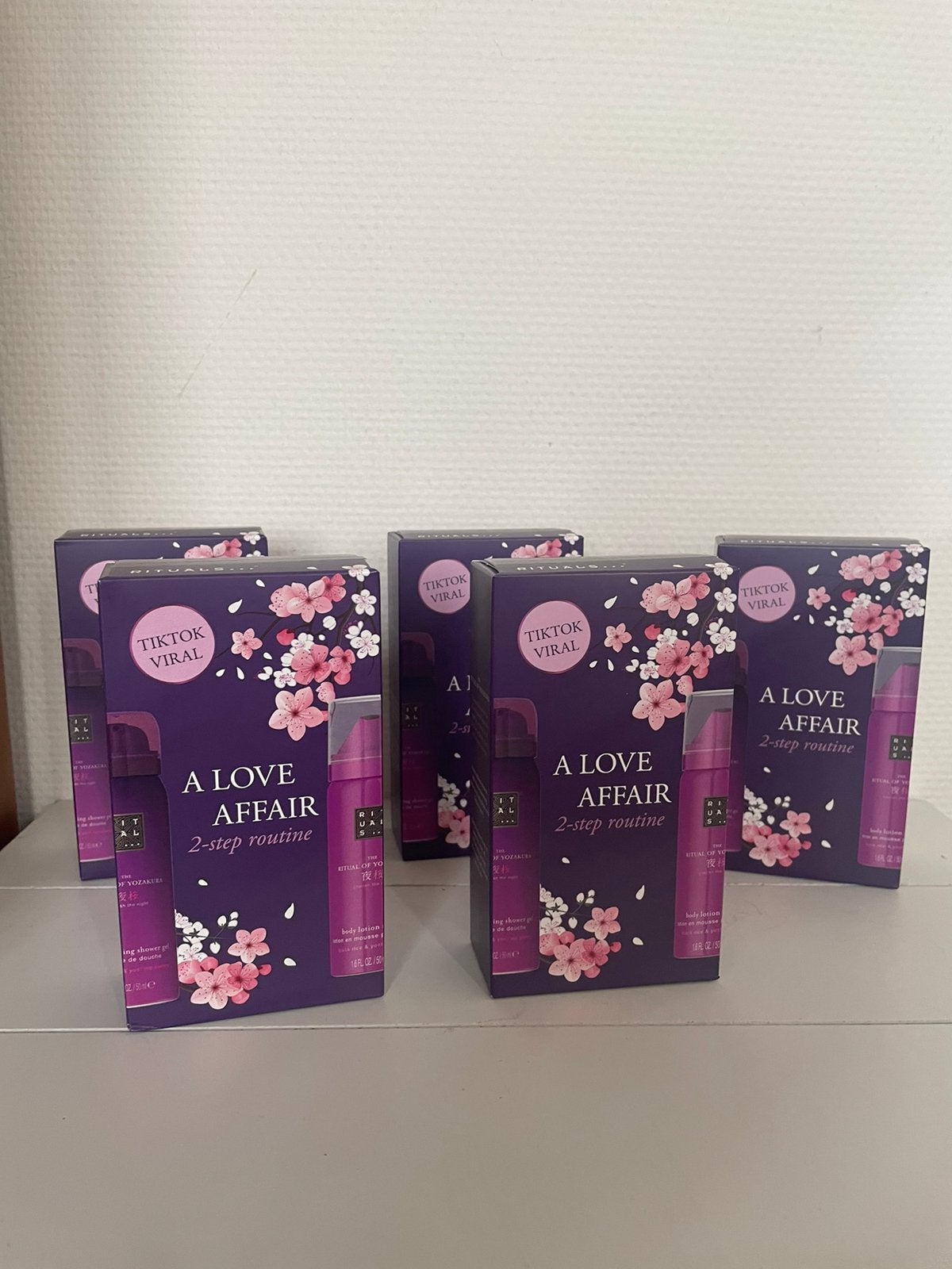 Nieuw rituals yozakura giftset showergel bodylotion mousse, Ophalen of Verzenden, Nieuw, Bad & Douche
