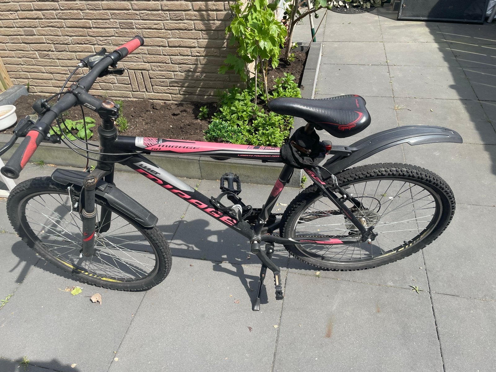 Zwarte mountainbike met rode accenten, Overige merken, Gebruikt, Hardtail, 49 tot 53 cm