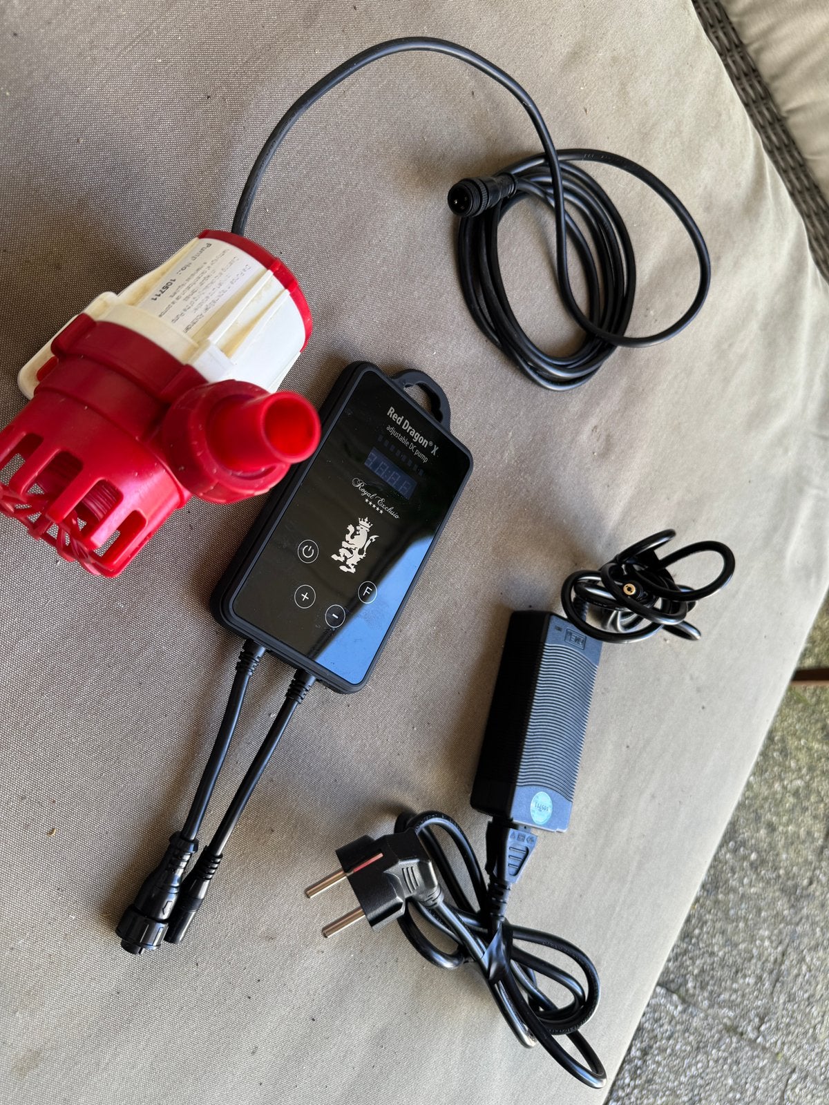 Royal Exclusiv Red Dragon X 3000 opvoerpomp, Dieren en Toebehoren, Ophalen of Verzenden, Zo goed als nieuw