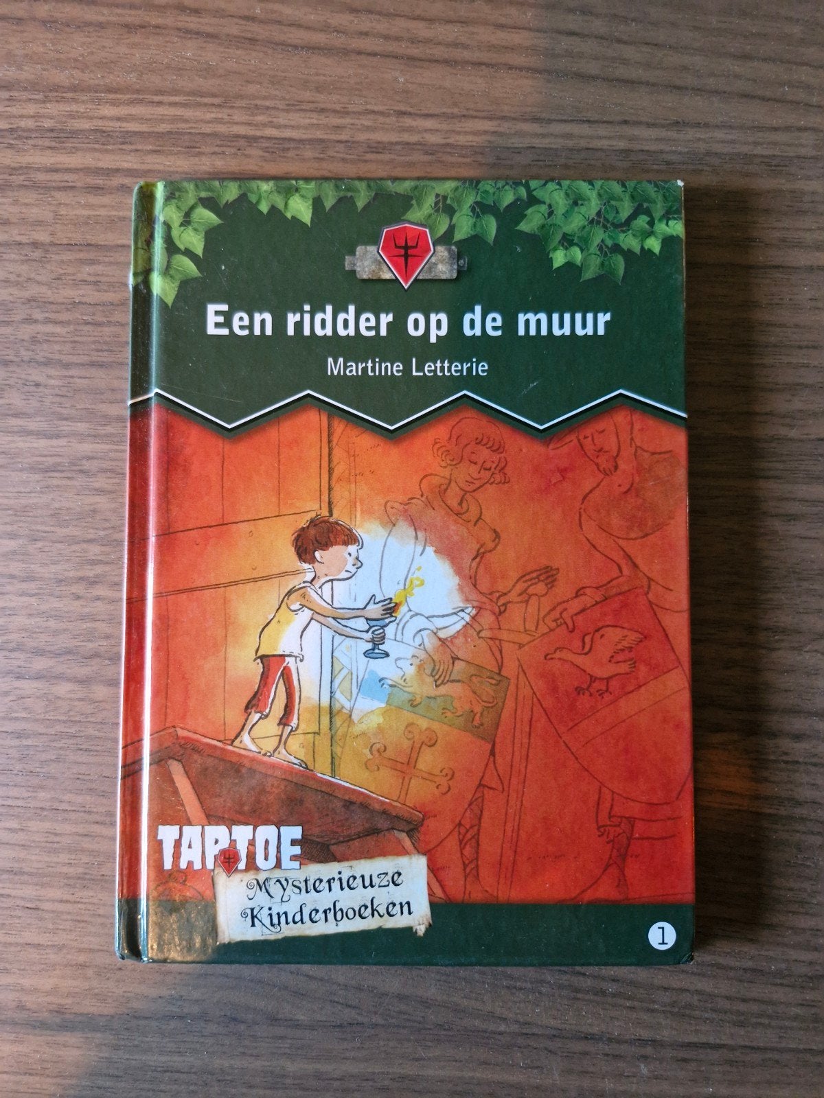 Een ridder op de muur - Martine Letterie (Kinderboek), Boeken, Ophalen of Verzenden, Gelezen, Martine Letterie, Fictie algemeen