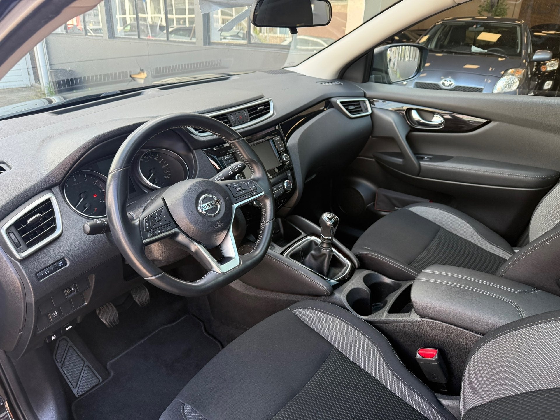 Nissan Qashqai 1.3 DIG-T Acenta, Auto's, Voorwielaandrijving, 687 kg, Gebruikt, Euro 6